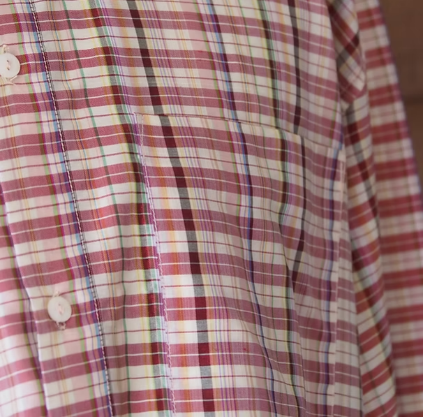 เสื้อเชิ้ตแขนยาว ผ้าไหมลายสก๊อต สีแดงสลับขาว รหัส DN-CT-SKU100854