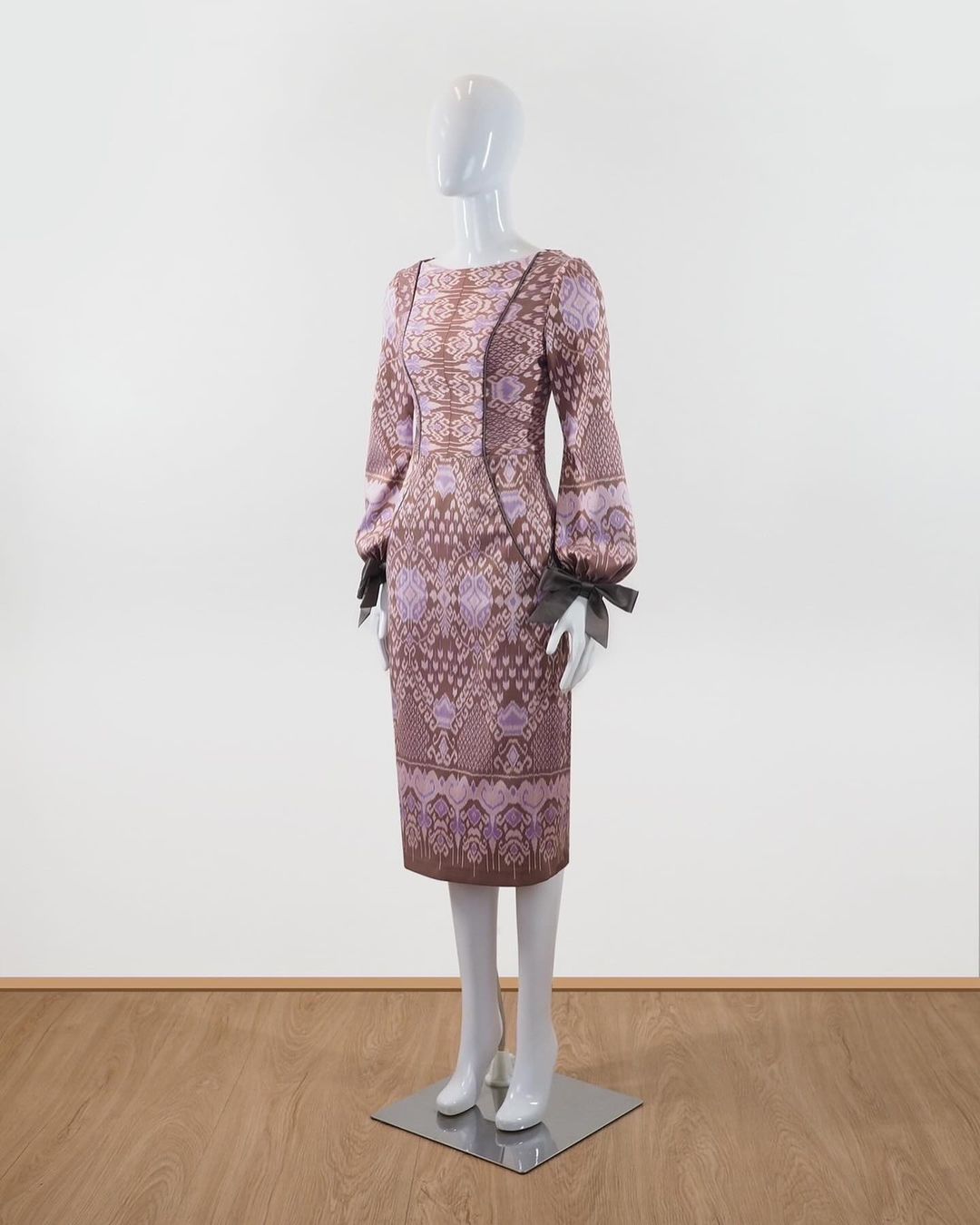 แบบตัดชุด เดรสผ้าไหม (ไม่รวมผ้า) chobmai x JHN รหัส CUT-51-03236712