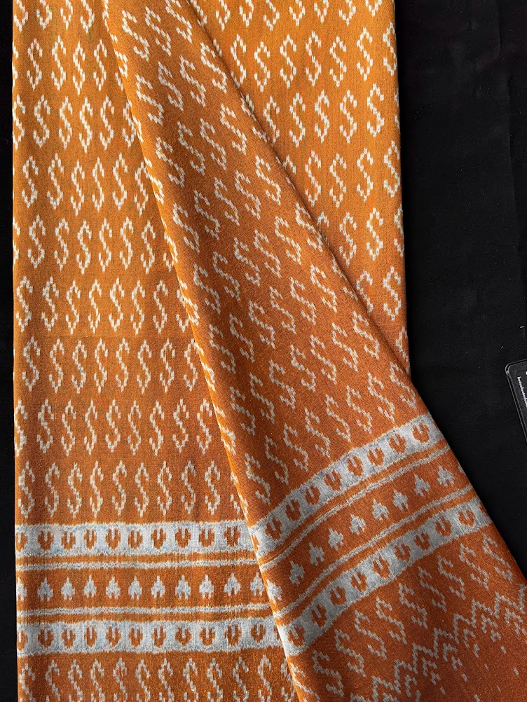 ซิ่น ผ้าไหมมัดหมี่ 3ตะกอ ขนาด 1x2 เมตร ลายขอพระราชทาน สีส้มทอง รหัส PCS-NY-11226817