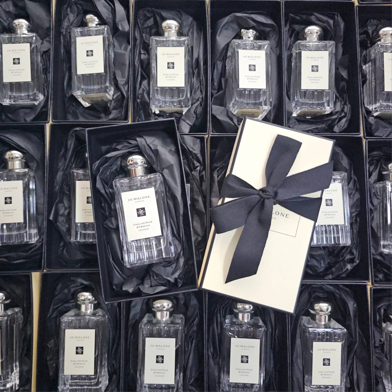 น้ำหอมแท้ Jo malone English pear & freecia 100ml ( limited wave bottle ) อปก. กล่อง โบว์