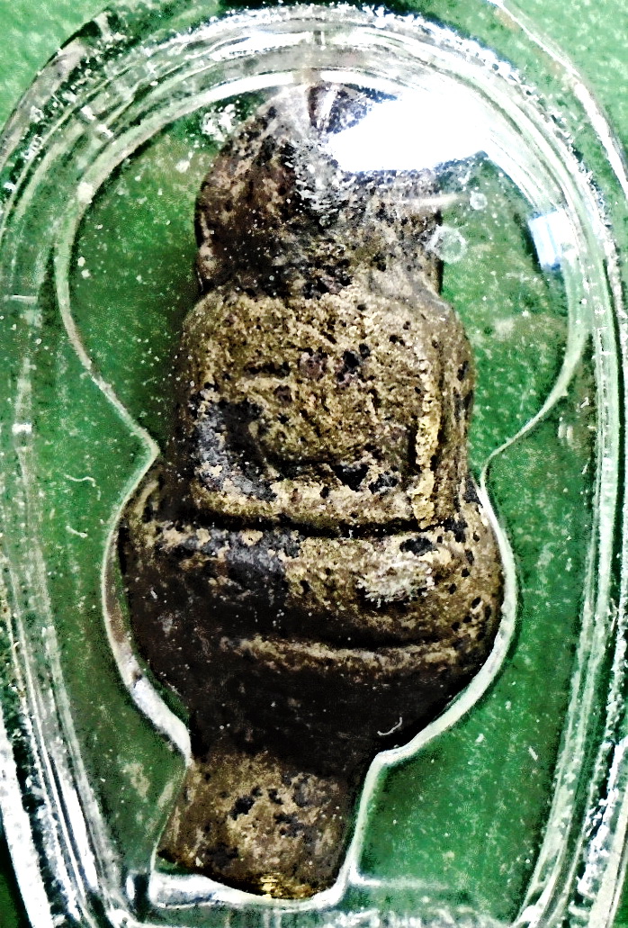 พระปิดตาเก่าไม่ทราบที่ เลี่ยมพร้อมบูชา