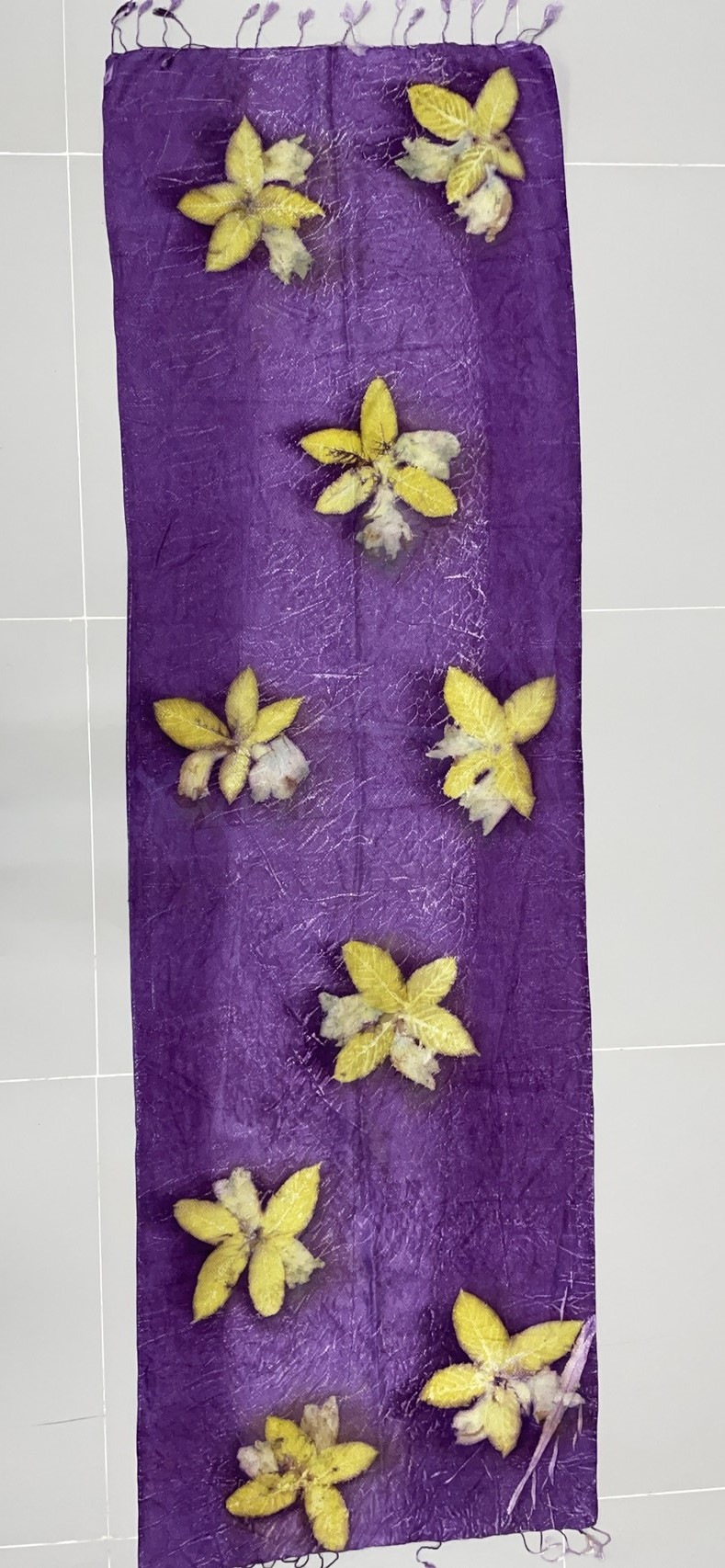 ผ้าคลุมไหล่ผ้าไหม Eco print เนื้อยกดอก มีชายครุย ขนาด 60x180ซม. สีม่วง รหัส ECO-82-11146811