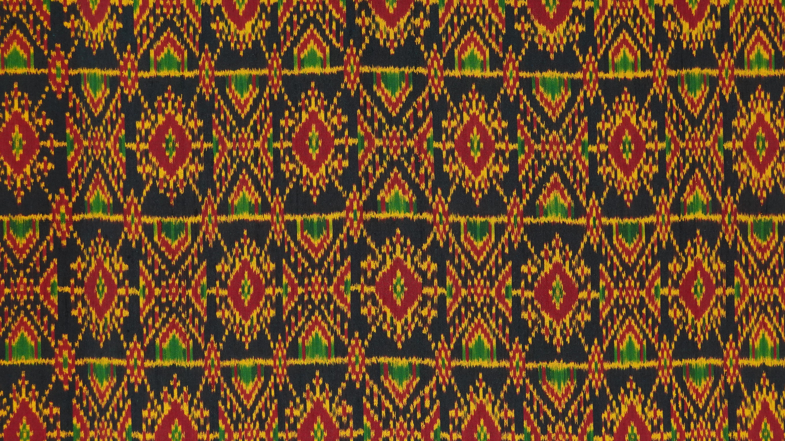 ซิ่น ผ้าไหมมัดหมี่ 3ตะกอ ขนาด1x2เมตร ลายเต่างับ พื้นสีแดง รหัส R2Q-ME-66-0820671108