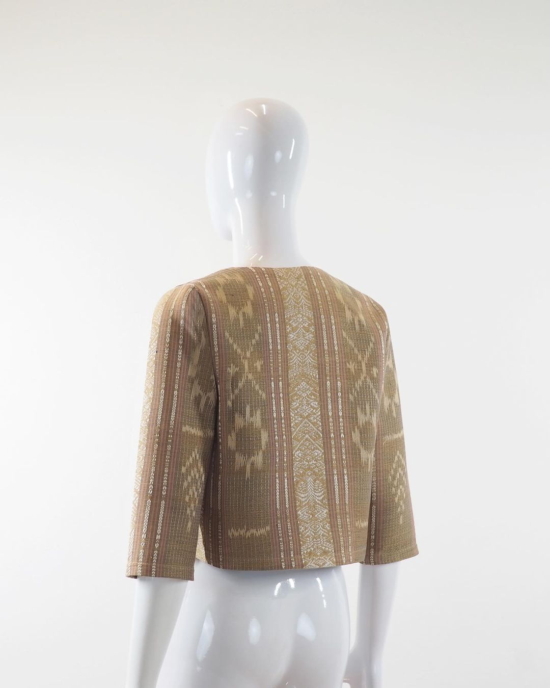 แบบตัด เสื้อผ้าไหม (ไม่รวมผ้า) ตามแบบ รหัส CUT-51-0324674