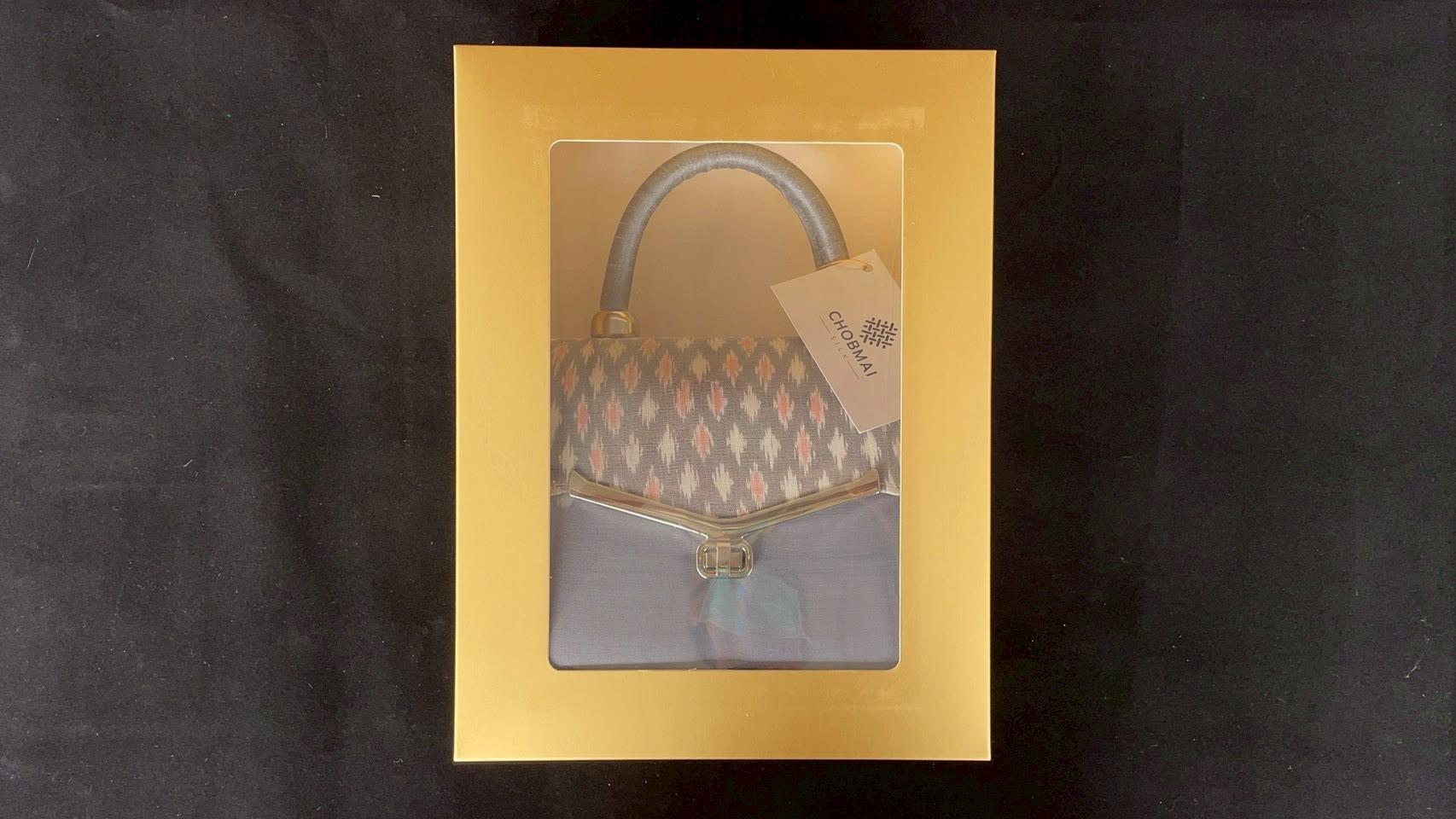 กล่องฝาครอบ เมทลิค ขนาด 12x9.2x3.8นิ้ว. ผูกโบว์ พร้อมส่งมอบ รหัส BX-ME-09116811