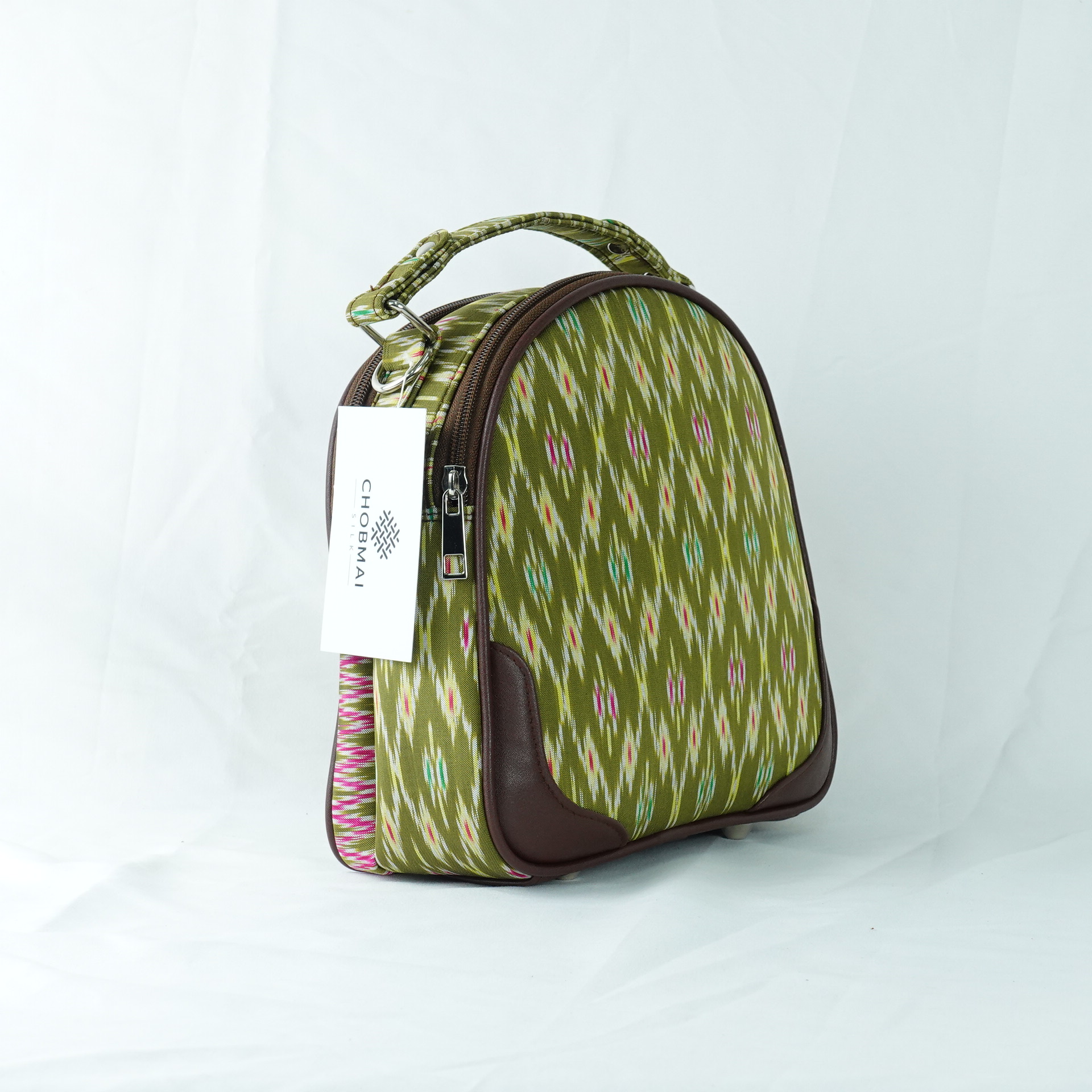 กระเป๋าถือไหมแท้ทรงโดมหลังเต่า พร้อมสายสะพาย ขนาด 8x21x21 ซม. ความสูงหูจับ 7 ซม. สีเขียว รหัส GO-TT-060468152