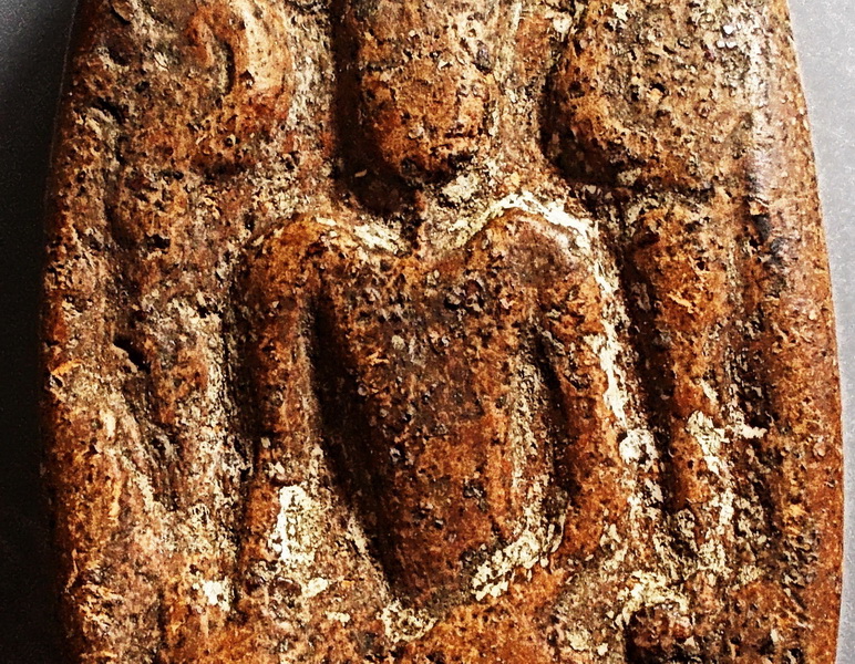 พระขุนแผนแตงกวาผ่าซีก กรุวัดพระรูป จ.สุพรรณบุรี