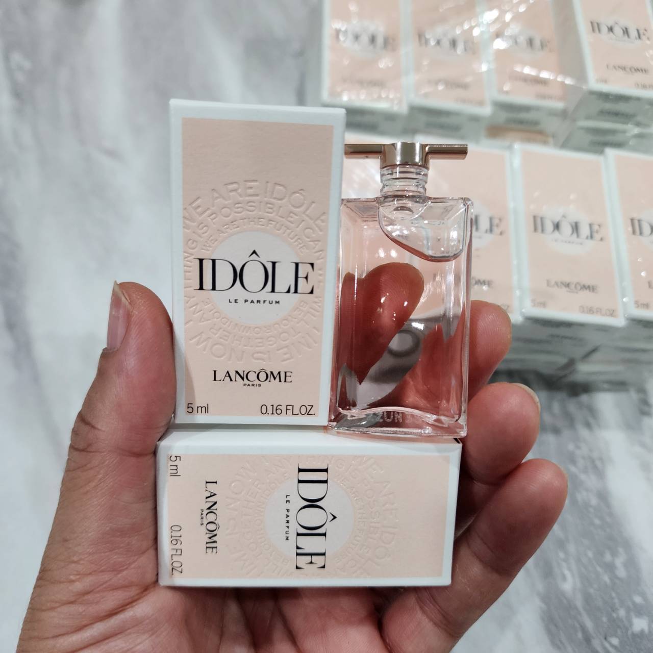 น้ำหอมจิ๋วมินิ Lancome Idole Le Parfum 5ml แบบแต้มมีกล่อง ( Mini Perfume น้ำหอมขนาดพกพา) น้ำหอมจิ๋วมินิ ขวดน่ารัก ตั้งโชว์ก็สวย พกพาก็สะดวก หัวแต้มตามจุดชีพจร
