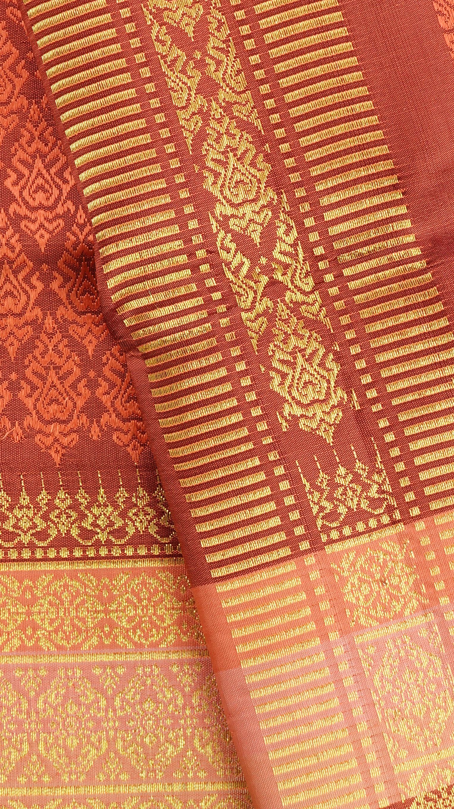 ซิ่น ผ้าไหมยกสุรินทร์ ไหมแท้ ขนาด 1x2เมตร เกาะเชิงดิ้นทอง พื้นสีส้มอิฐ N11-NY-0901673