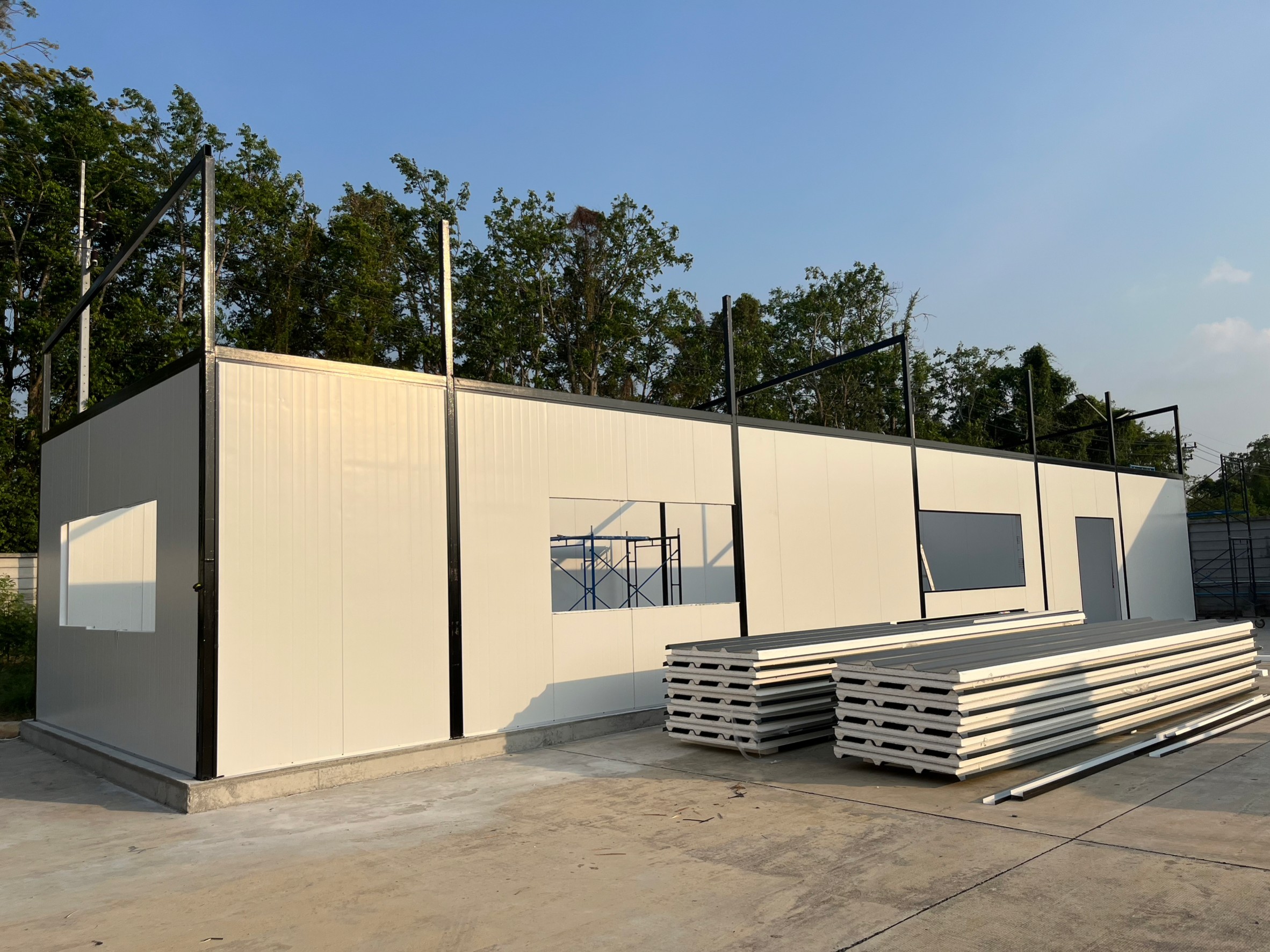 ออฟฟิศสำเร็จรูป บริษัทเหลียงซิ ขนาด5.00x20.00x4.50 เมตร