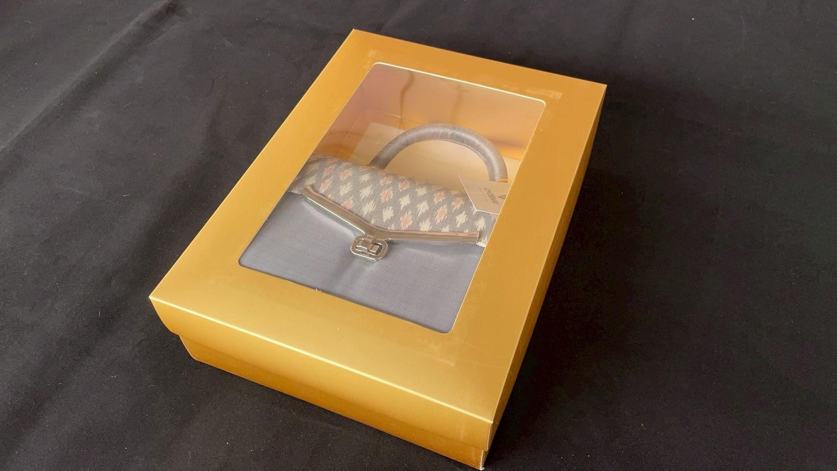 กล่องฝาครอบ เมทลิค ขนาด 12x9.2x3.8นิ้ว. ผูกโบว์ พร้อมส่งมอบ รหัส BX-ME-09116811