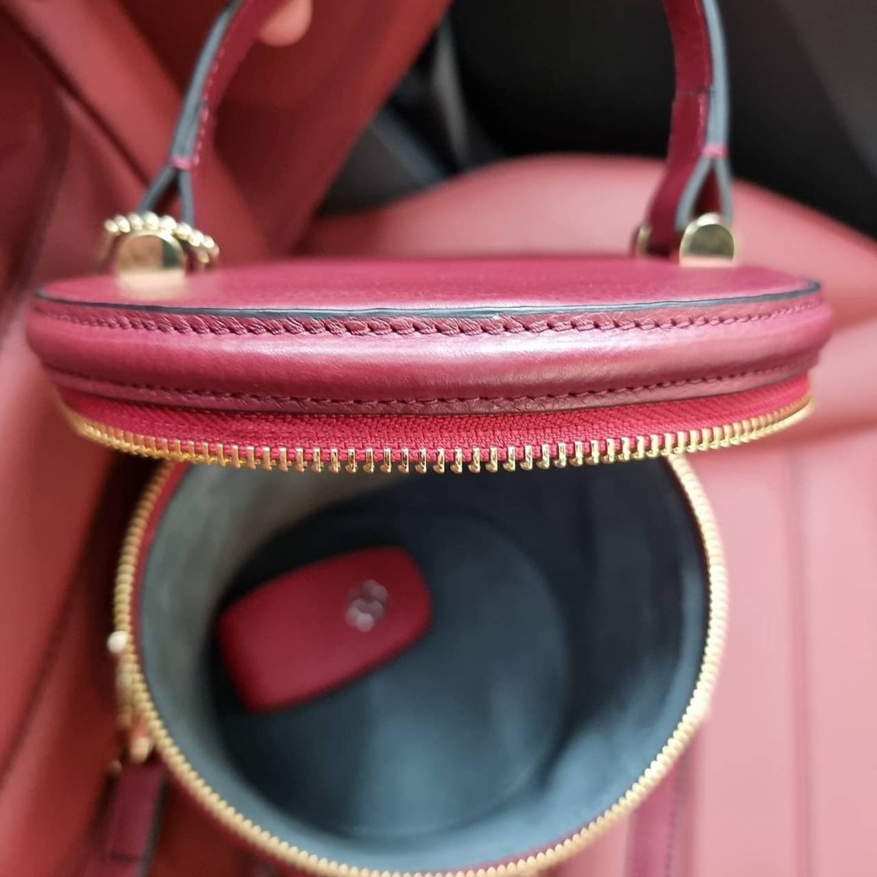 กระเป๋าถือ ผ้าไหมยกดอกลำพูน ขนาด ขนาด 6×7×6นิ้ว สีแดงเลือดหมู รหัส GLA-29-B006