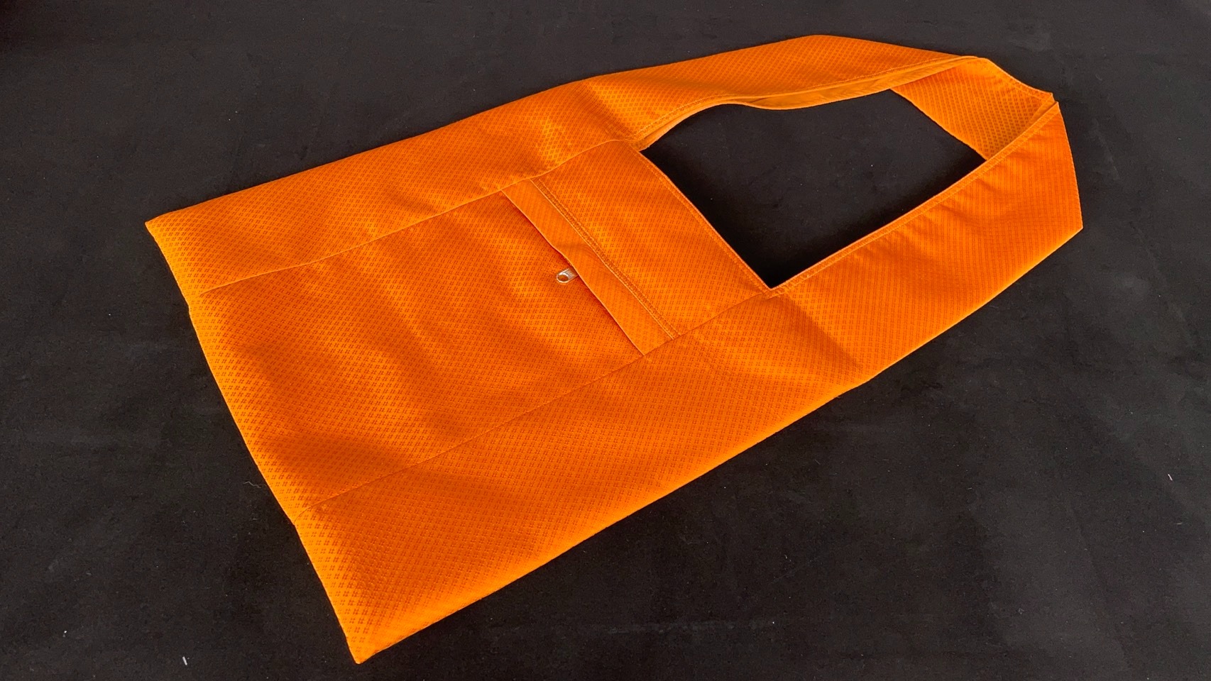 ชุดไตรไหมแท้ 9 ขันธ์ พร้อมอัฐบริขารและเครื่องใช้ครบชุด