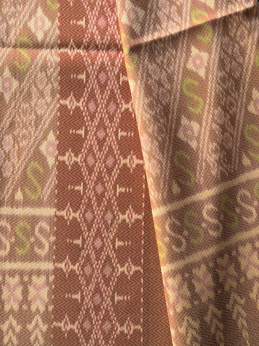 ซิ่น ผ้าไหมมัดหมี่ ทอยกดอก สีธรรมชาติ ขนาด 1x2 เมตร ลายสิริราชพัสตราภรณ์ สีน้ำตาลเทา รหัส PCS-NY-1122682