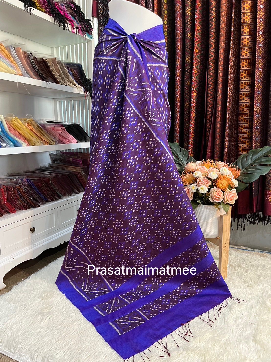 ซิ่น ผ้าไหมมัดหมี่ 5ตะกอ ขนาด 1x2เมตร มีปูมชายครุย พื้นสีม่วง รหัส L9A-PS-05076812