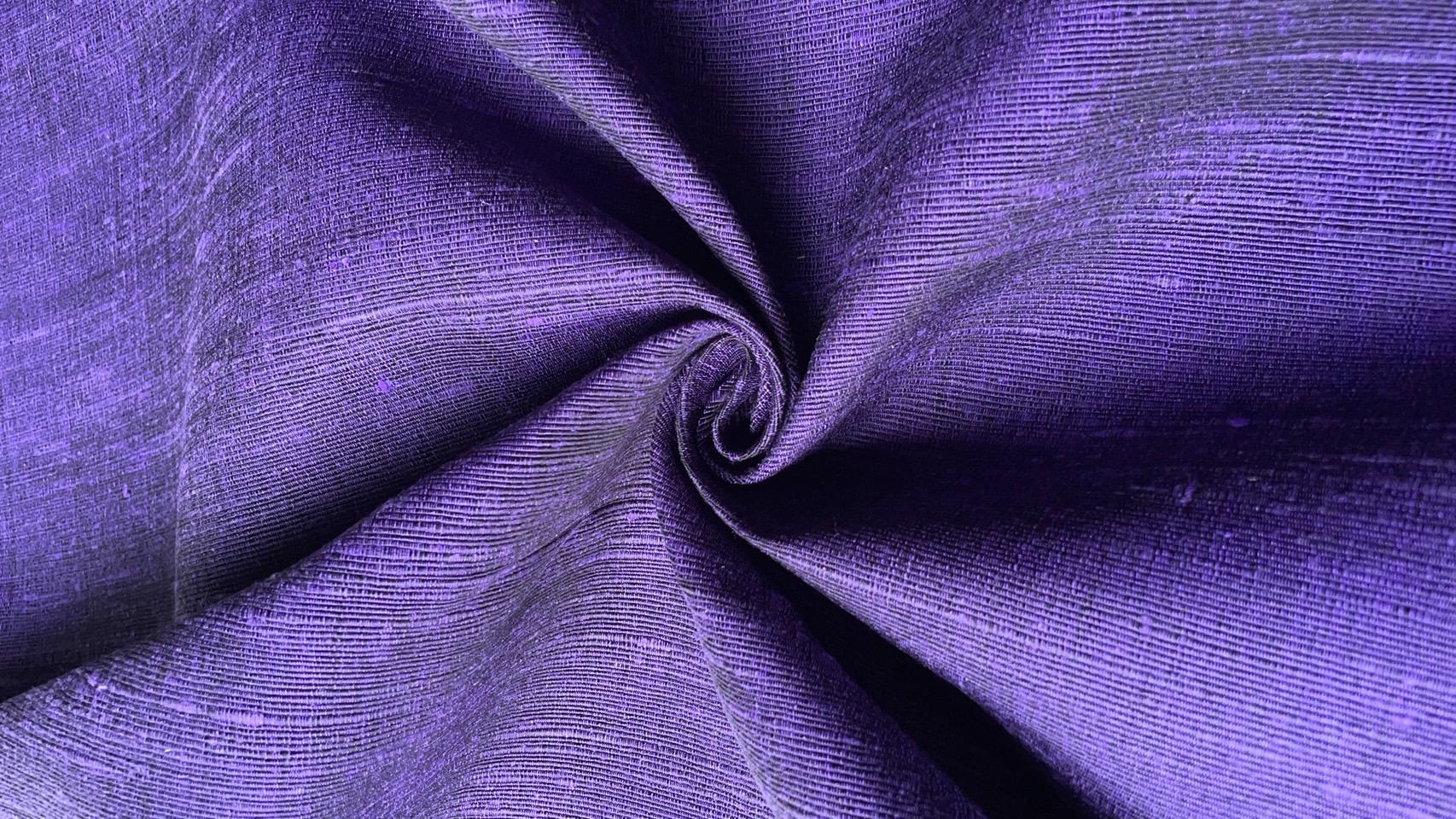 ผ้าไหมสีพื้น ไหมลืบเนื้อหยาบหนา ไหมแท้มีขี้ไหม สีม่วงเข้ม (ราคาต่อเมตร) รหัส D-76-P4470