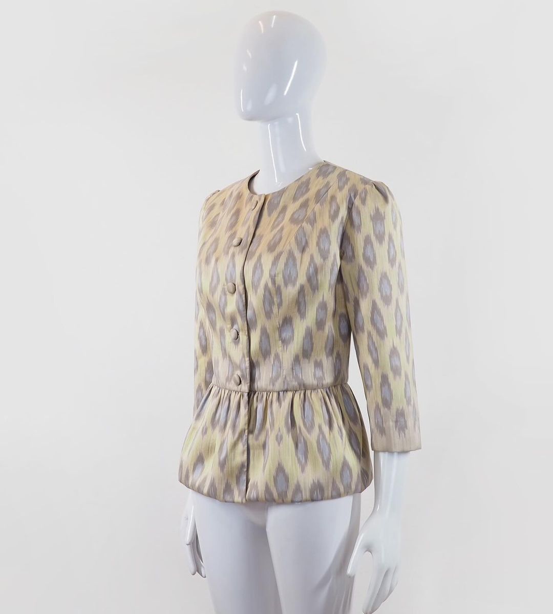 แบบตัด เสื้อผ้าไหม (ไม่รวมผ้า) ตามแบบ รหัส CUT-51-03246718