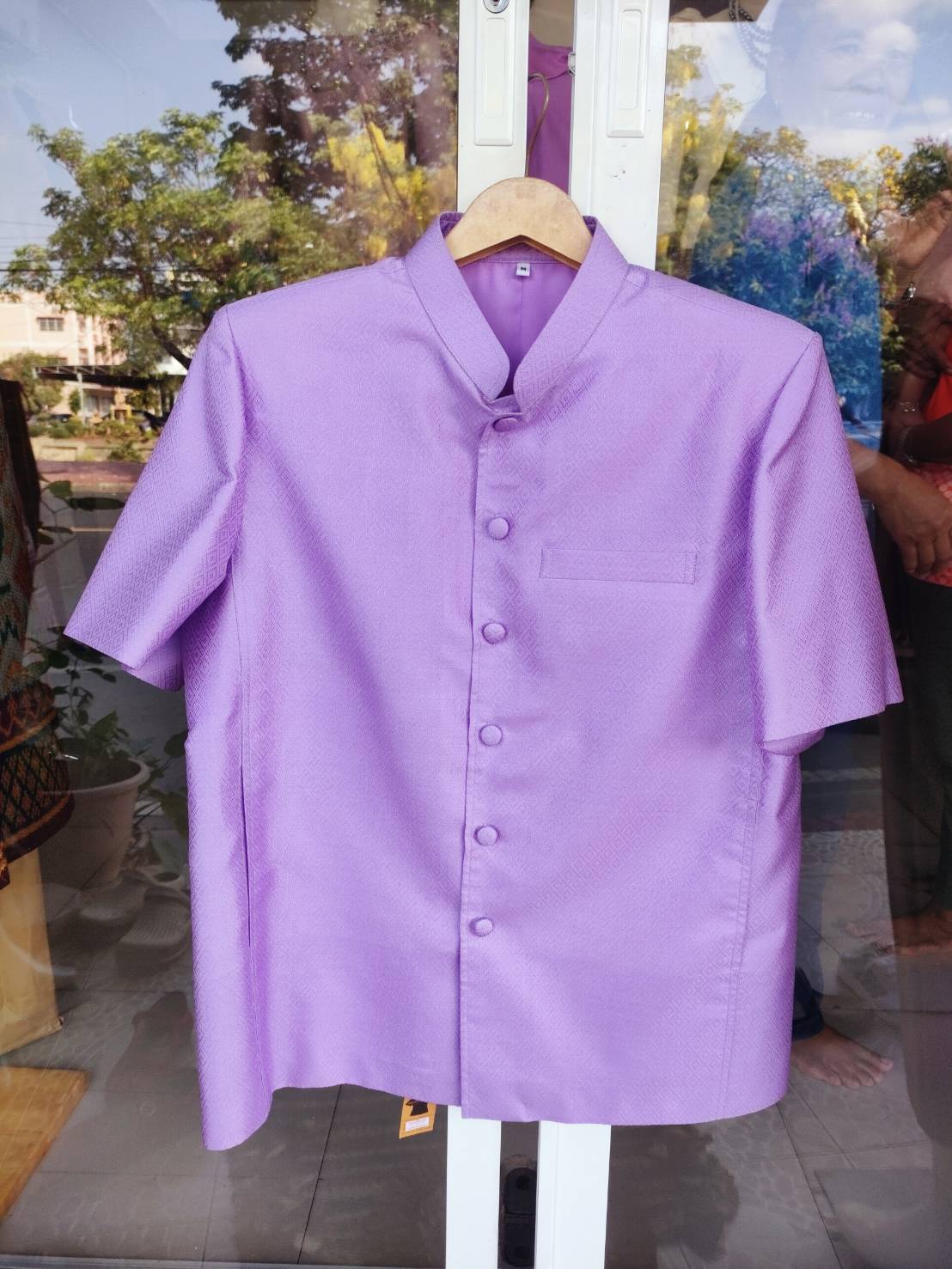 เสื้อคอพระราชทาน แขนสั้น ยกดอก สีม่วง อก44 รหัส DT-PTS-0401689