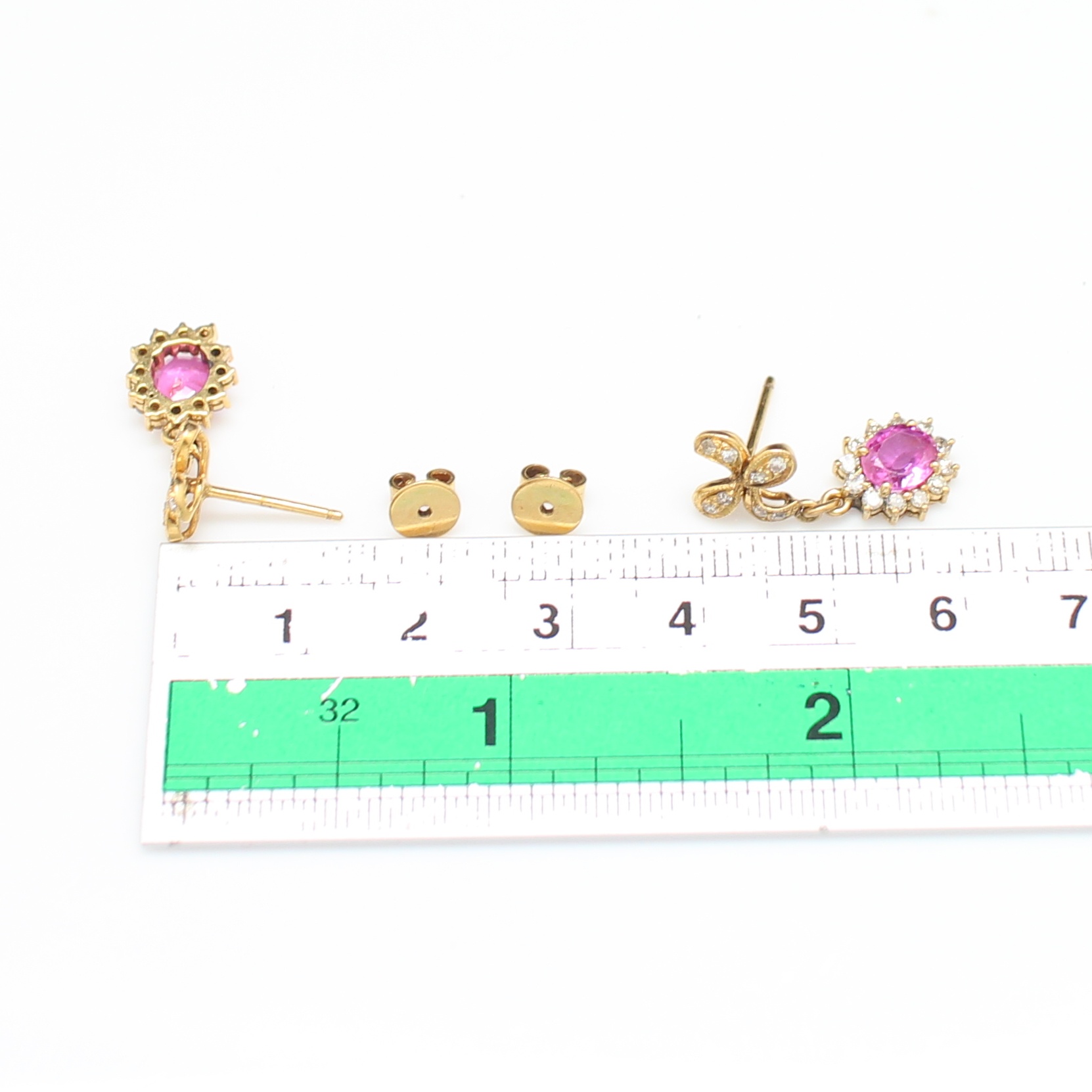 ER25332 ต่างหูตุ้งติ้งพิ้งค์แซฟไฟซ์ล้อทเพชร ทองแท้ 18k นน.รวม 4.4 กรัม