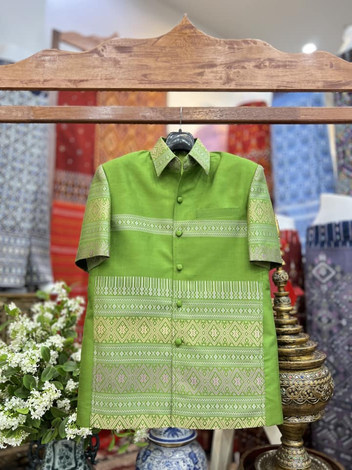 เสื้อสูทไหมแพรวา แขนสั้น พื้นสีเขียว เลือกตามไซส์ รหัส DR-BM-03086715173