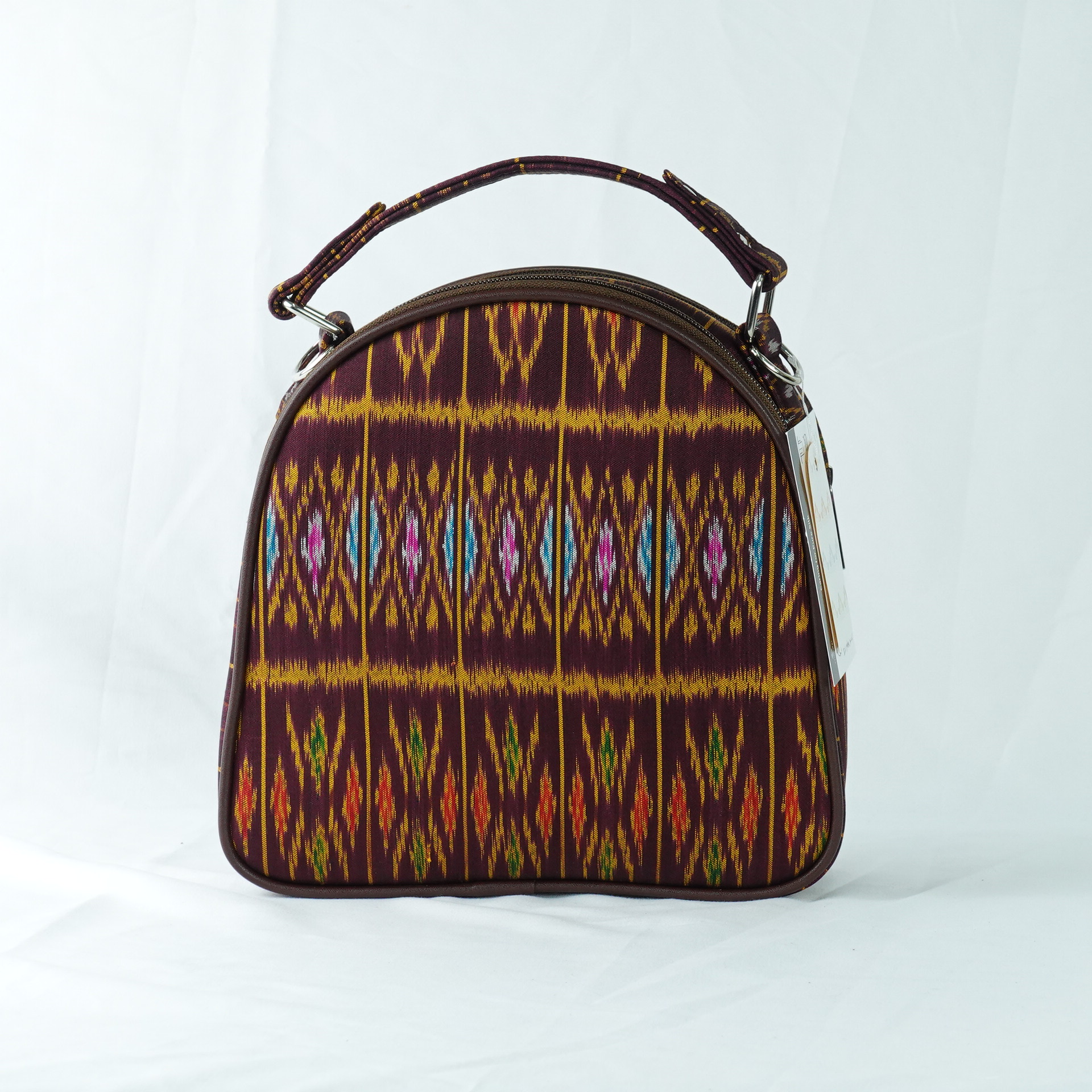 กระเป๋าถือไหมแท้ทรงโดมหลังเต่า พร้อมสายสะพาย ขนาด 8x21x21 ซม. ความสูงหูจับ 7 ซม. สีน้ำตาล รหัส GO-TT-060468153