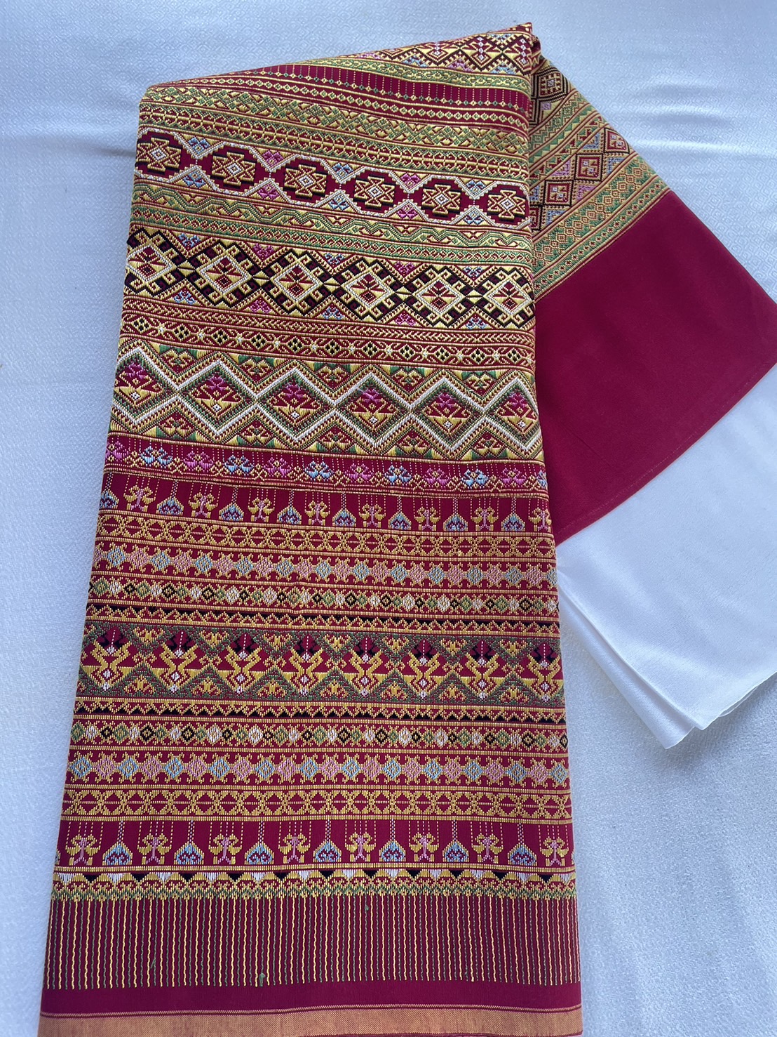 ซิ่นตีนจก (ยืนฝ้าย พุ่งไหม จกไหม) โทนสีเหลืองไข่ รหัส N9-105-052168