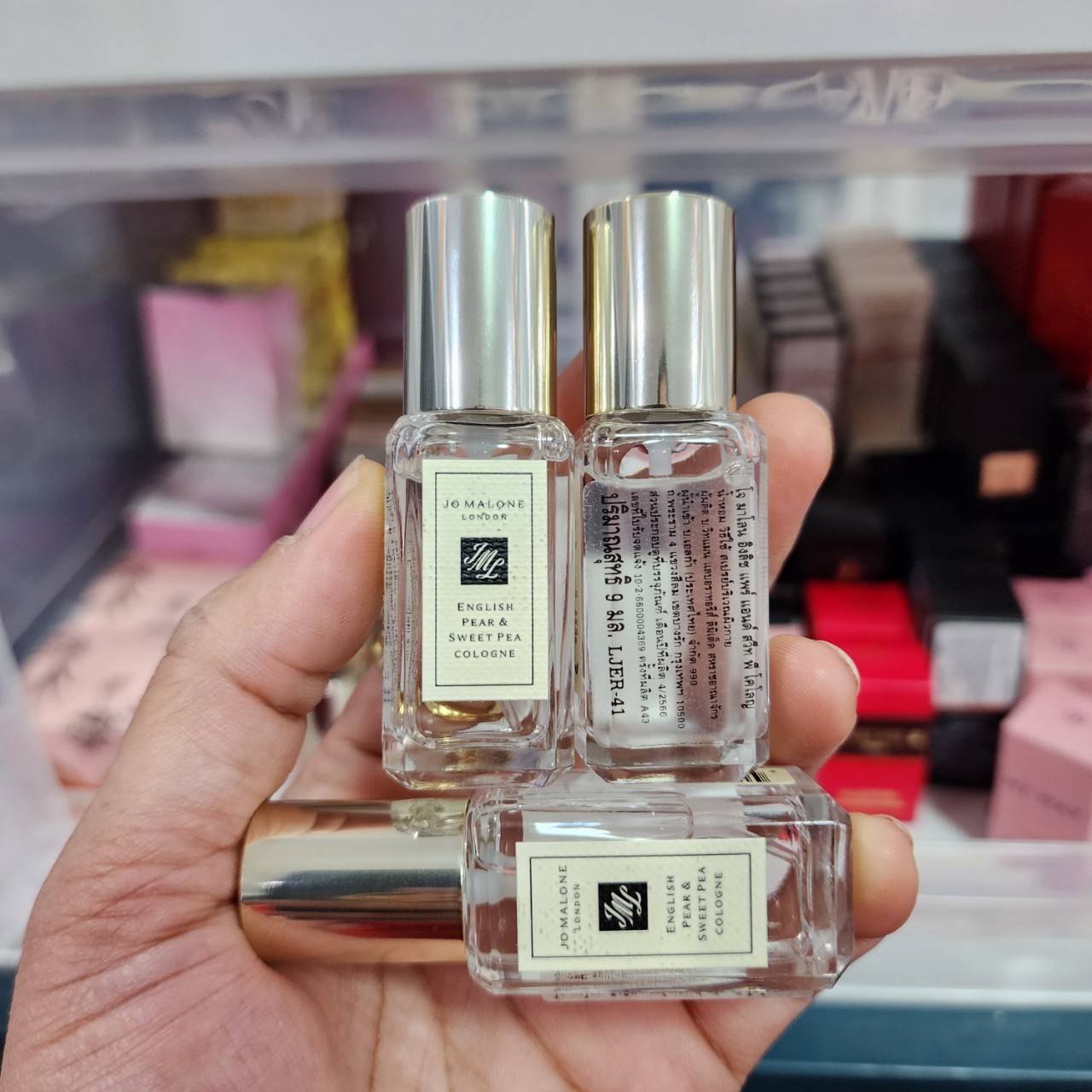 น้ำหอมจิ๋วมินิ Jo Malone English Pear & Sweet Pea 9ml แบบสเปรย์ป้ายไทย ( Mini Perfume น้ำหอมขนาดพกพา) น้ำหอมจิ๋วมินิแบบทดลองแบบสเปรย์ พกพาก็สะดวกใช้ฉีดตามจุดชีพจร