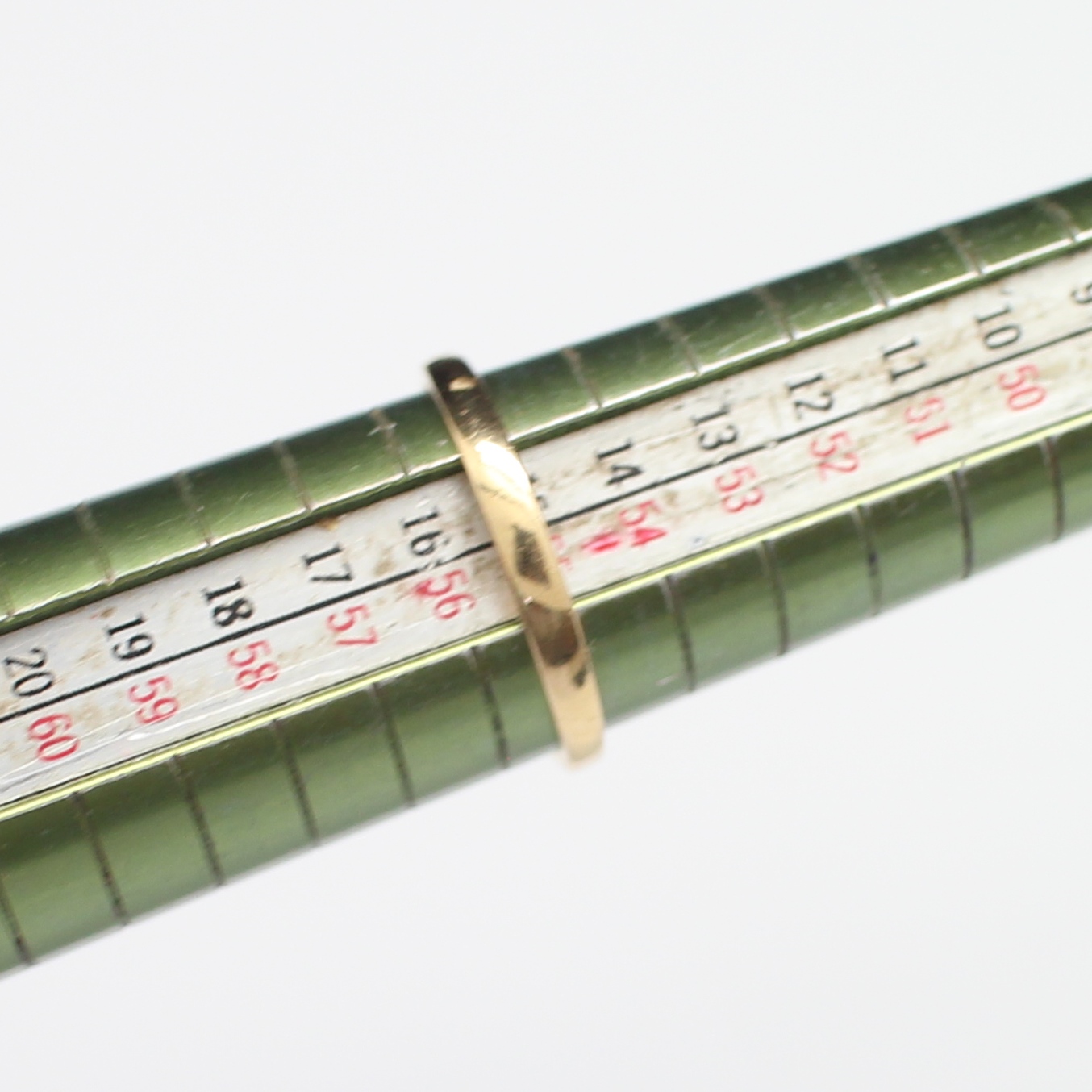 RG250085 แหวนทับทิมแถวเจียรไน ประดับเพชร 2 เม็ด 0.04 กะรั ทองแท้ 14k นน.รวม 3.4 กรัม ขนาดแหวน 55