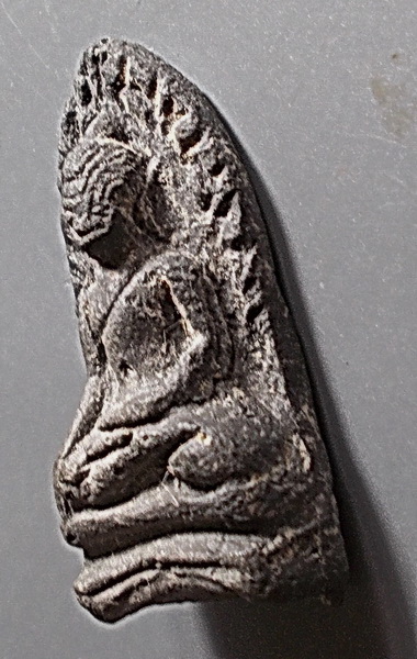 พระรอด เนื้อดิน วัดพระสิงห์ เชียงใหม่ ปี 96