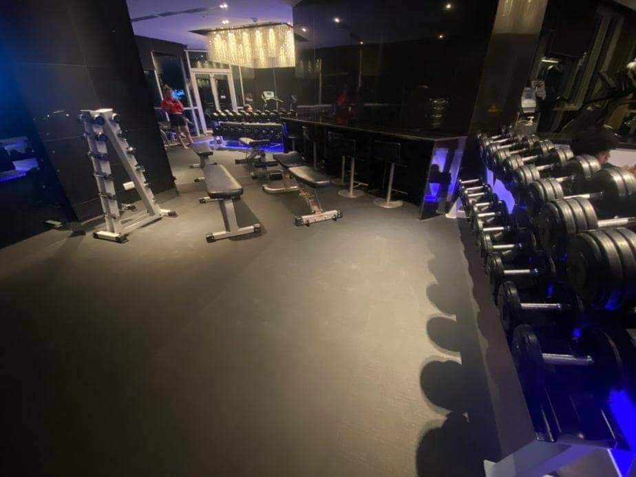 พื้นยางฟิตเนส แบบจิ๊กซอว์ Jigsaw fitness rubber flooring หนา10mm ราคา850บาท ตรม