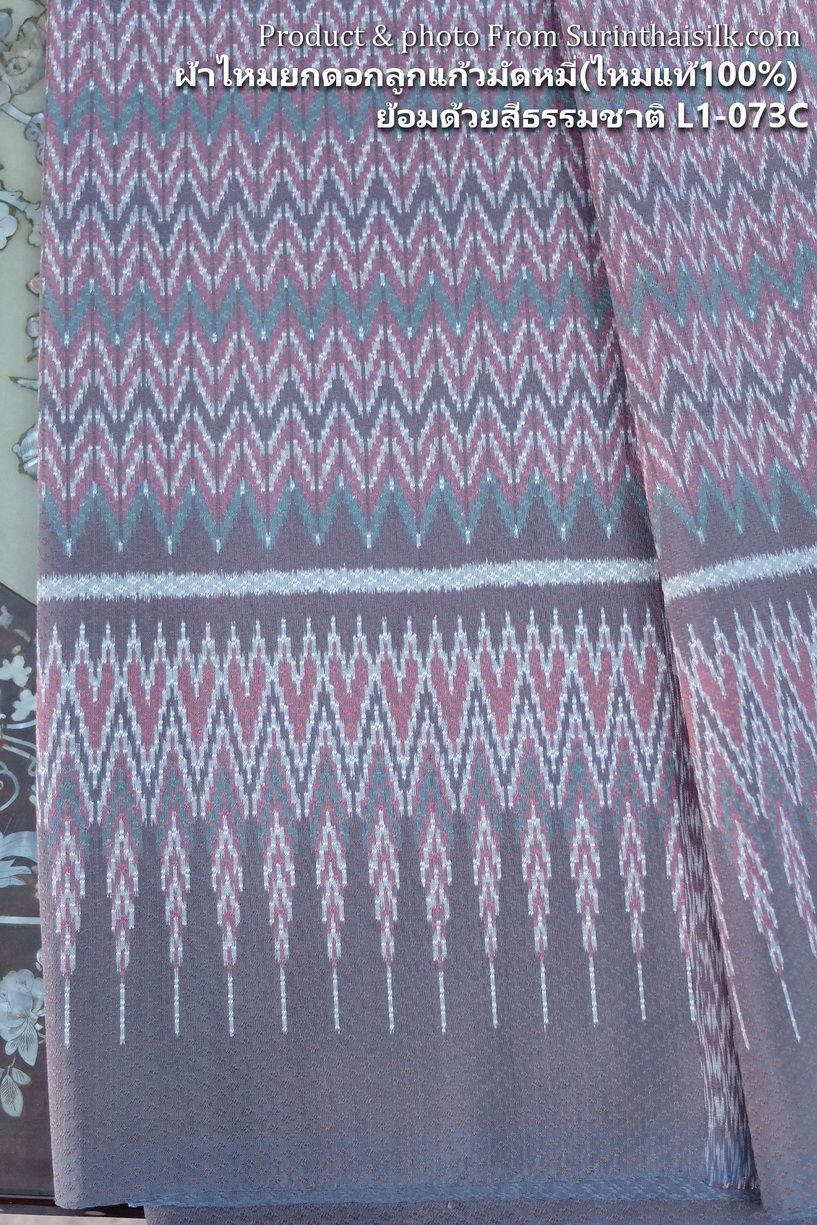 ซิ่น ผ้าไหมมัดหมี่ทอยกดอก 6ตะกอ ยกดอกลูกแก้ว สีธรรมชาติ ขนาด1x2เมตร ลายโฮล พื้นสีเทาม่วง รหัส L1-ST-L1-073A