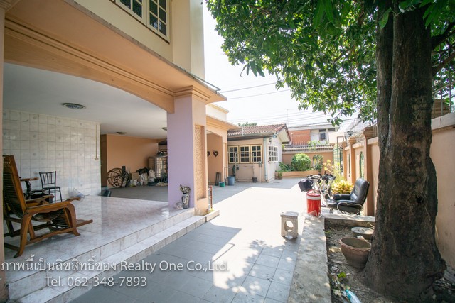 ขาย บ้าน 3 ชั้น ลาดพร้าว 87 แยก 16 เนื้อที่ 104 ตรว. หลังมุม ทำเลดี คุ้มราคา