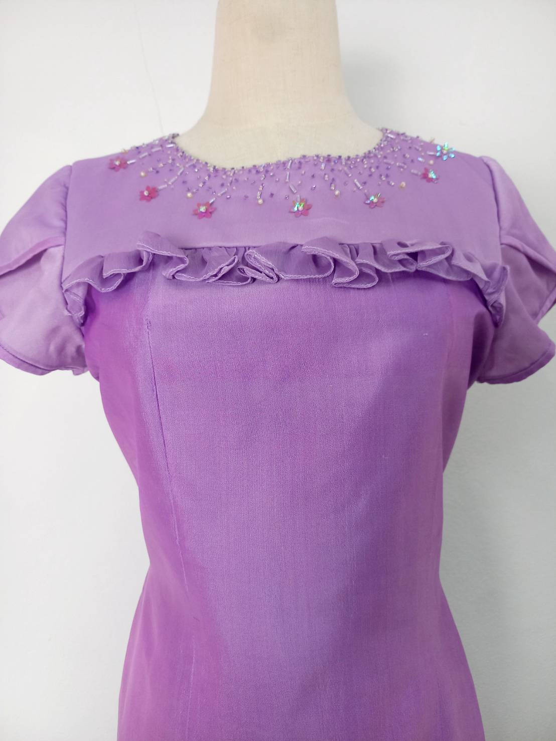 ชุดผ้าไหมตัดสำเร็จ ชุดแซก ชุดเดรสผ้าไหมมัดหมี่ยกดอก เฉดสีม่วง ไซส์ M รหัส WR-38-0320682