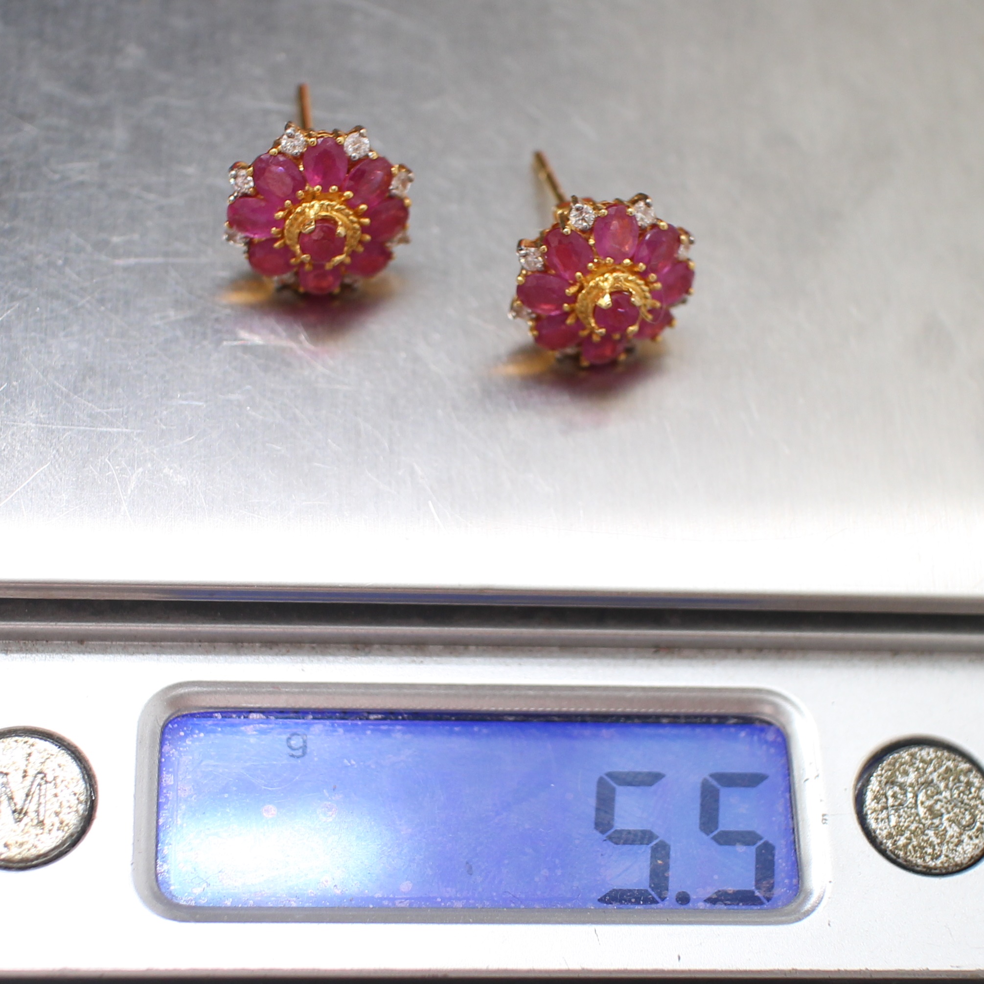 ER25110 ต่างหูทับทิมดอกไม้ ประดับเพชรแท้ 0.24 กะรัต ทองแท้ 90% นน. 5.5 กรัม