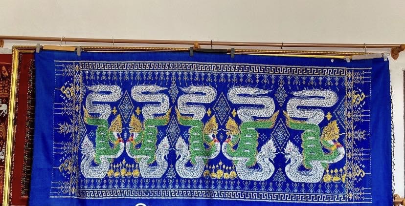 ซิ่น ผ้าไหม ลูกแก้ว มัดหมี่ ไหมแท้ 6ตะกอ เขียนทอง ขนาด 1x2เมตร ลายพญานาค พื้นสีน้ำเงิน รหัส M2A-RT0217662