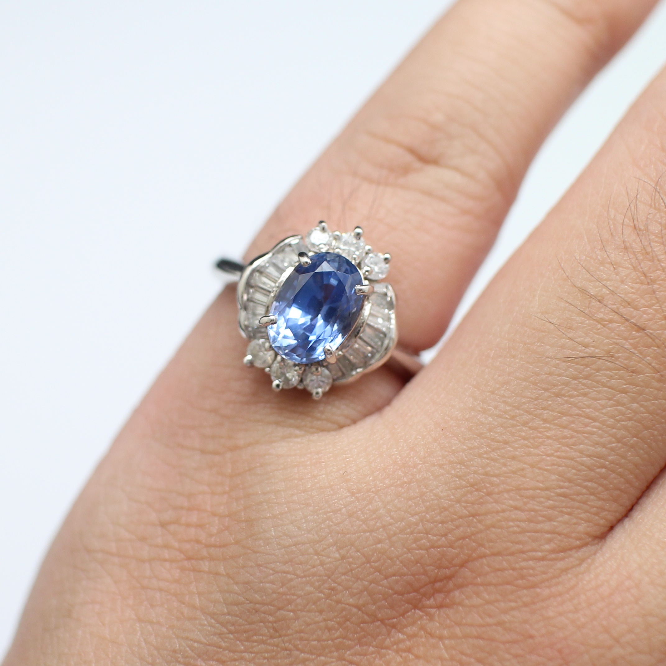 RG250221 แหวนไพลินซีลอน ประดับเพชรแท้ 0.60 กะรัต ตัวเรือน PT900 นน.รวม 5.7 กรัม ขนาดแหวน 52 มีใบเซอร์