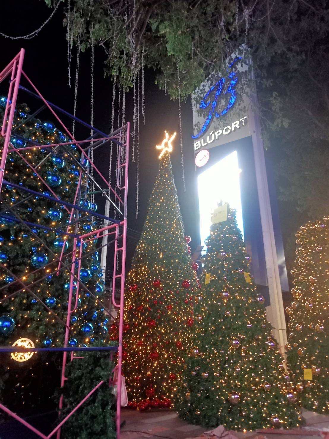 โรงงานผลิตต้นคริสต์มาสปลอม ขนาดใหญ่ สินค้านานาชนิดโครงสร้างและข้อมูลอุตสหกรรม