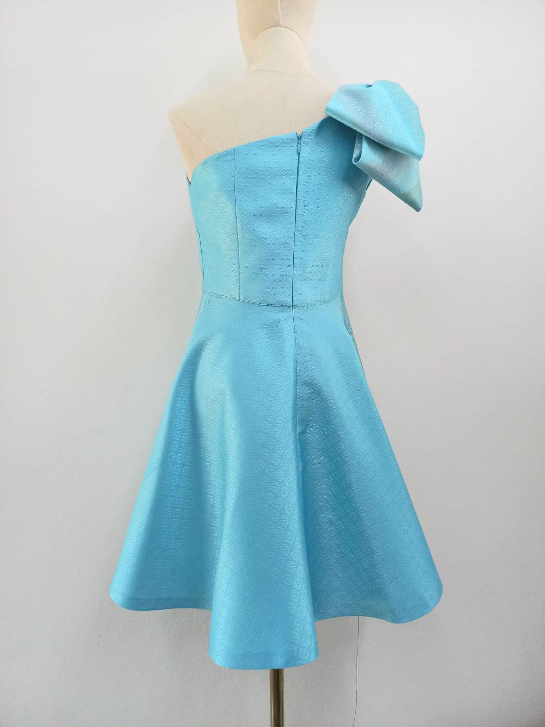 แบบตัดชุด เดรสผ้าไหม (ไม่รวมผ้า) chobmai x ARW รหัส CUT-ARW-11767