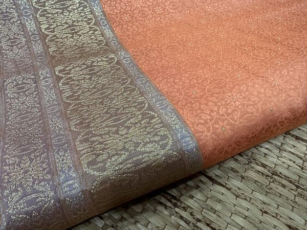 (ผ้าชุด)ไหมยกใหญ่ลำพูน (สีพื้น 2เมตร+ลาย 2.4เมตร) สีส้มโอลโรส รหัส N90-AA0119661