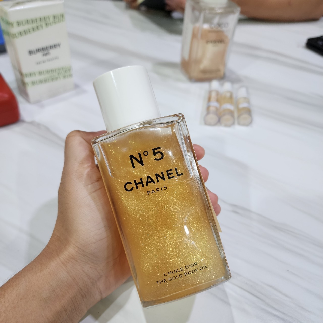 น้ำหอมแท้แบ่งขาย CHANEL N°5 GOLD BODY OIL ออยล์บำรุงผิวกายผสมชิมเมอร์สีทอง 💦แบ่ง 💕Travel Size แบบทดลอง