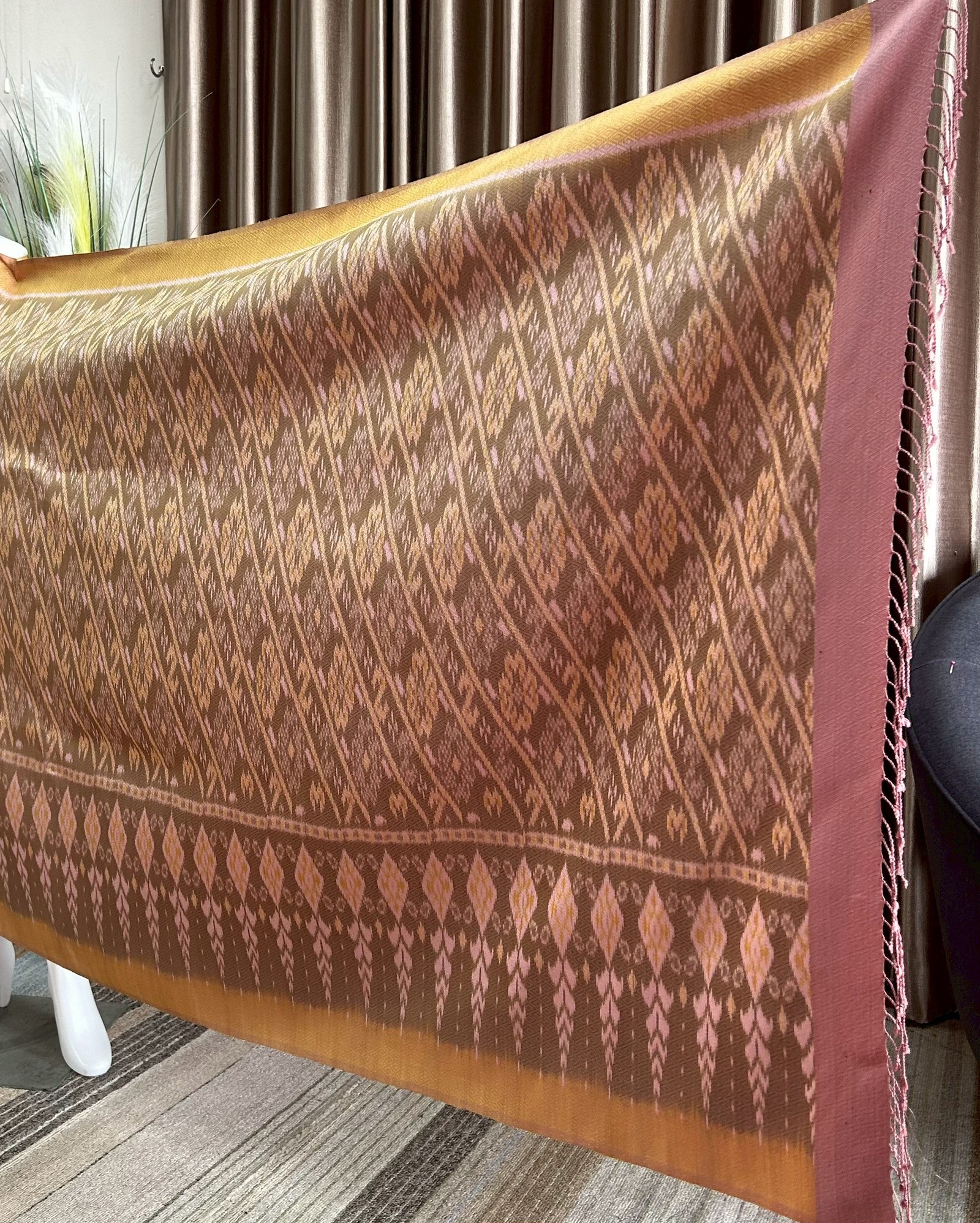 ซิ่น ผ้าไหมมัดหมี่ ทอยกดอก 6ตะกอ ขนาด 1x2 เมตร ลายสิริราชพัสตราภรณ์ สีเหลืองนวล รหัส PCS-PK-10066811