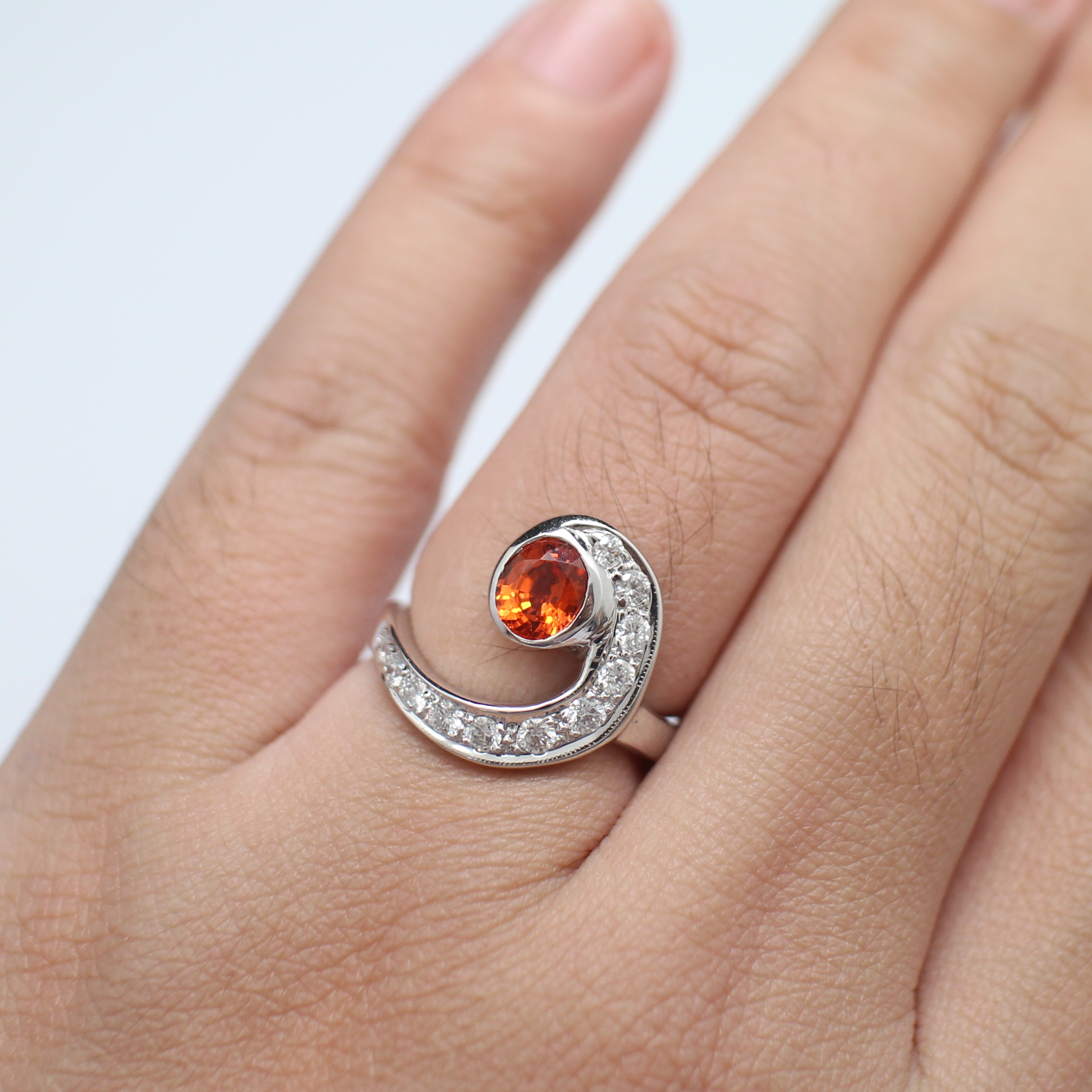 RG250122 แหวนบุษราคัมเผาประดับเพชรแท้ 11 เม็ด 0.32 กะรัต ทองแท้ 18k นน.รวม 5.2 กรัม มีใบเซอร์