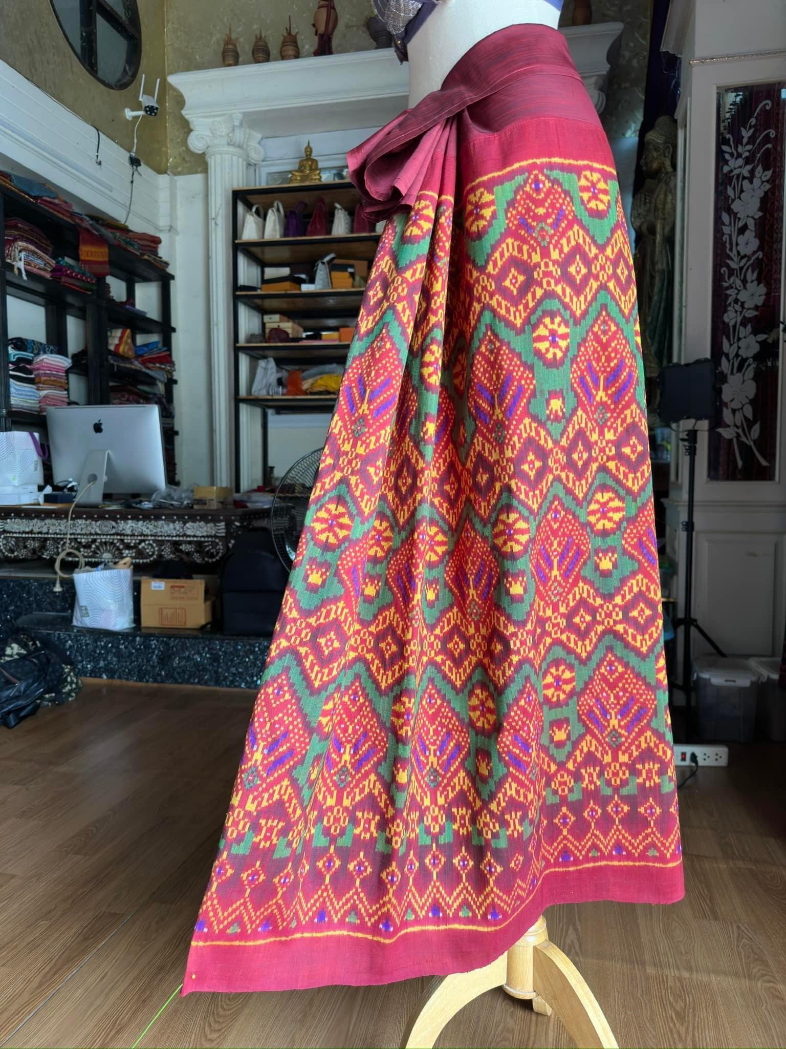 ซิ่น ไหมมัดหมี่รุ่นพิเศษ งานทอ 3ตะกอ ขนาด 118x170ซม สีม่วง รหัส N9-SIL-JA5