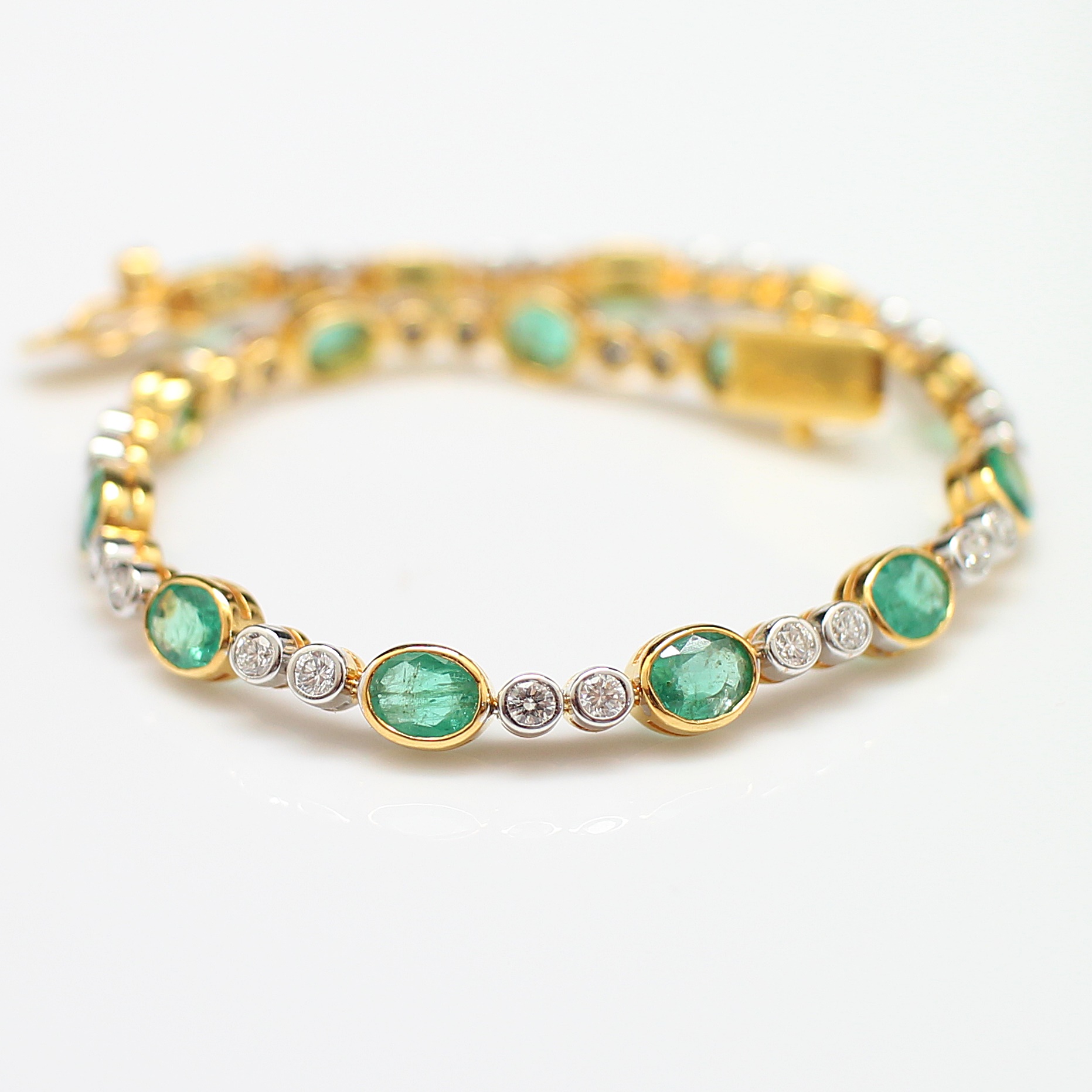 BL25057 สร้อยข้อมือมรกตคั่นเพชร เพชรแท้ 29 เม็ด 1.45 กะรัต ทองแท้ 9k นน.รวม 9.3 กรัม ยาว 18 ซม. มรกตสวย เพชรไฟดี