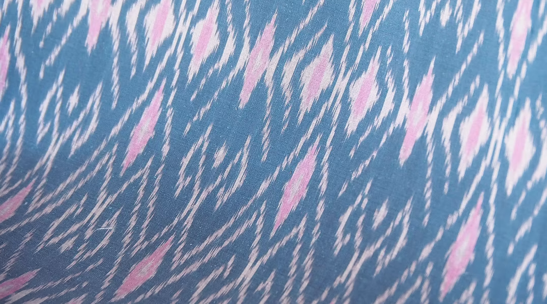 ซิ่น ผ้าไหมมัดหมี่ ไหมบ้าน ขนาด 1x2หลา พื้นสีฟ้า รหัส CISP-CT-102473