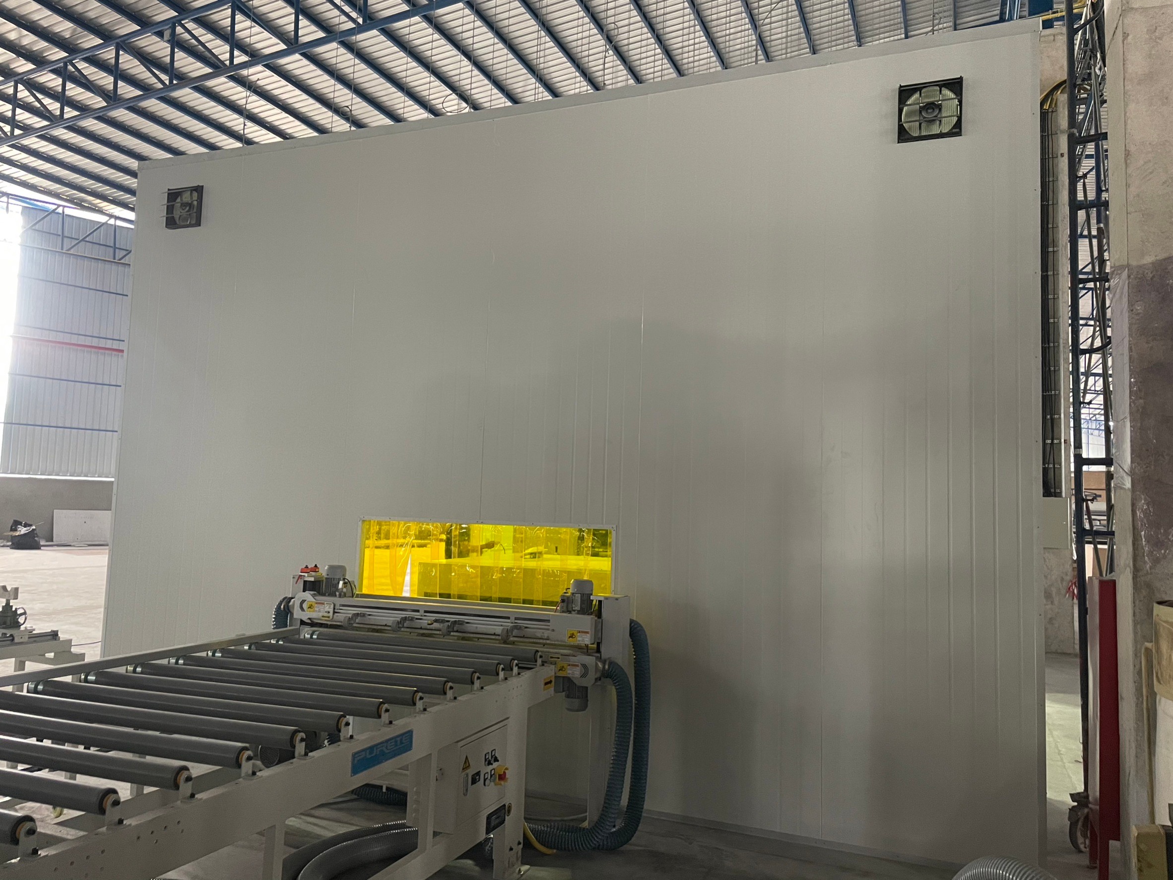 งานกั้นห้องให้เครื่องจักร กั้นห้องในโรงงาน กั้นห้องในโกดัง ระยอง