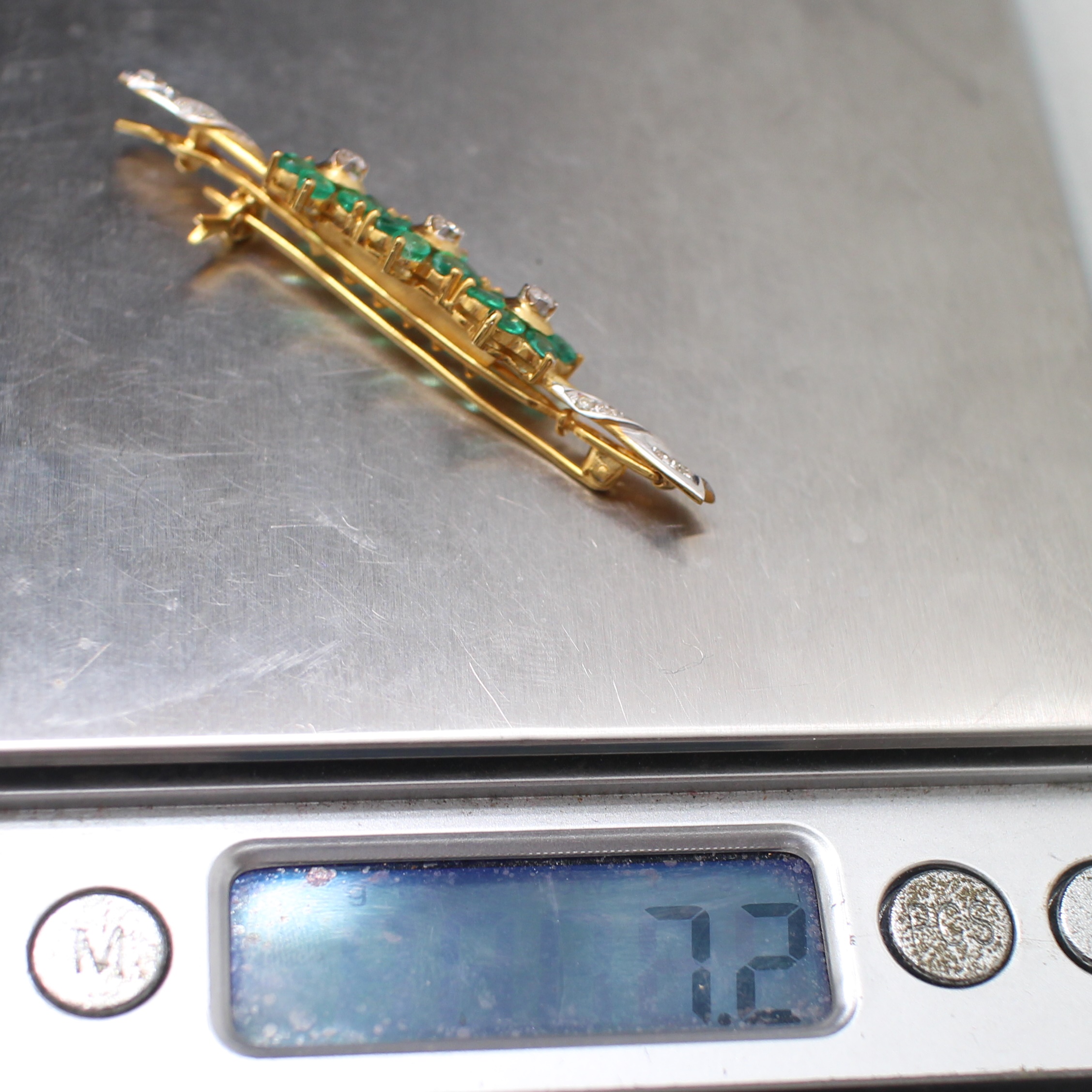 CL25020 กิ๊ฟมรกตดอกไม้ ประดับเพชรแท้ 0.40 กะรัต ทองแท้ 90% นน.รวม 7.2 กรัม เป็นเข็มกลัดได้