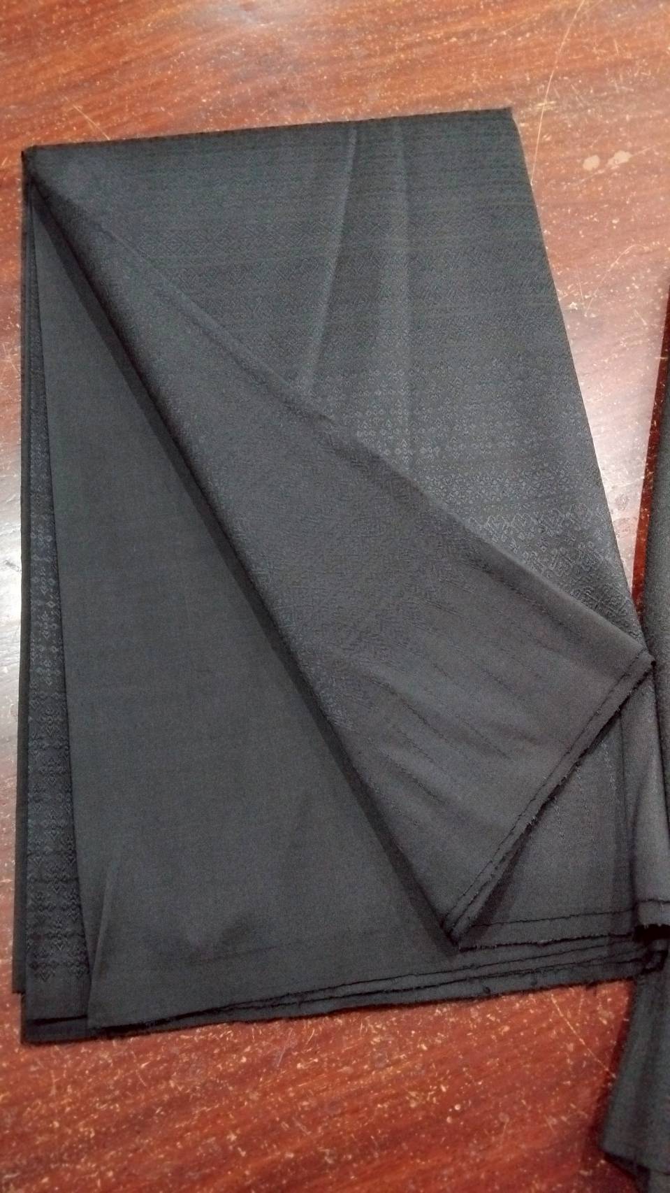 (ผ้าชุด)ไหมยกสุรินทร์ ขนาด 1x4เมตร (ลาย 2เมตร+สีพื้น 2เมตร) สีดำสนิท รหัส N10-NY-0311682