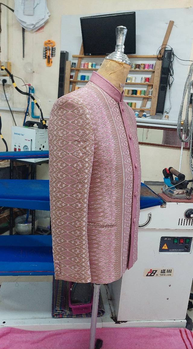 แบบตัด สูทพระราชทานชาย ผ้าไหม (ไม่รวมผ้า) chobmai x ARW รหัส CUT-ARW-0519671