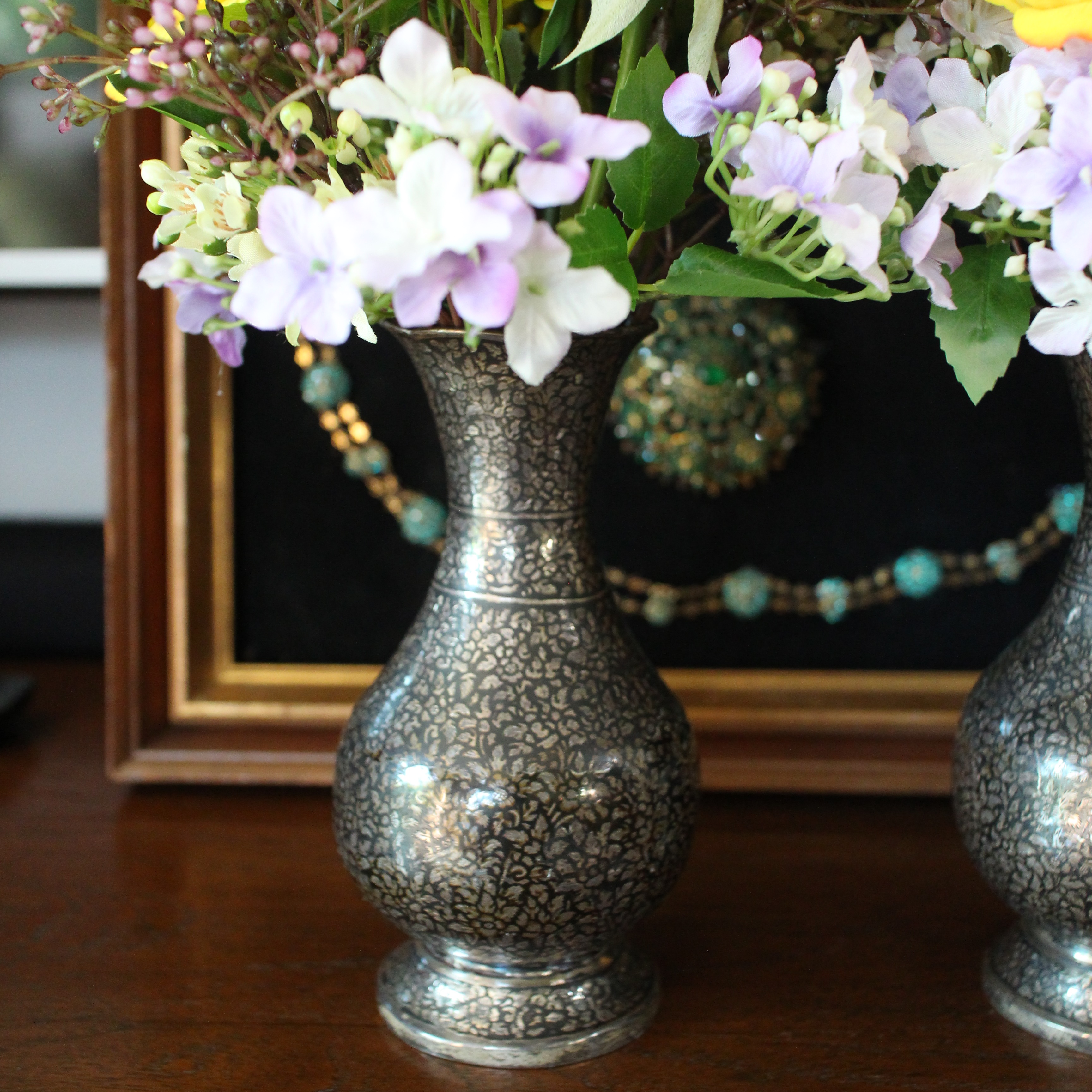 SI381 แจกันเงินถมเงิน 1 คู่ นน. 944 กรัม สูง 6.5 นิ้ว